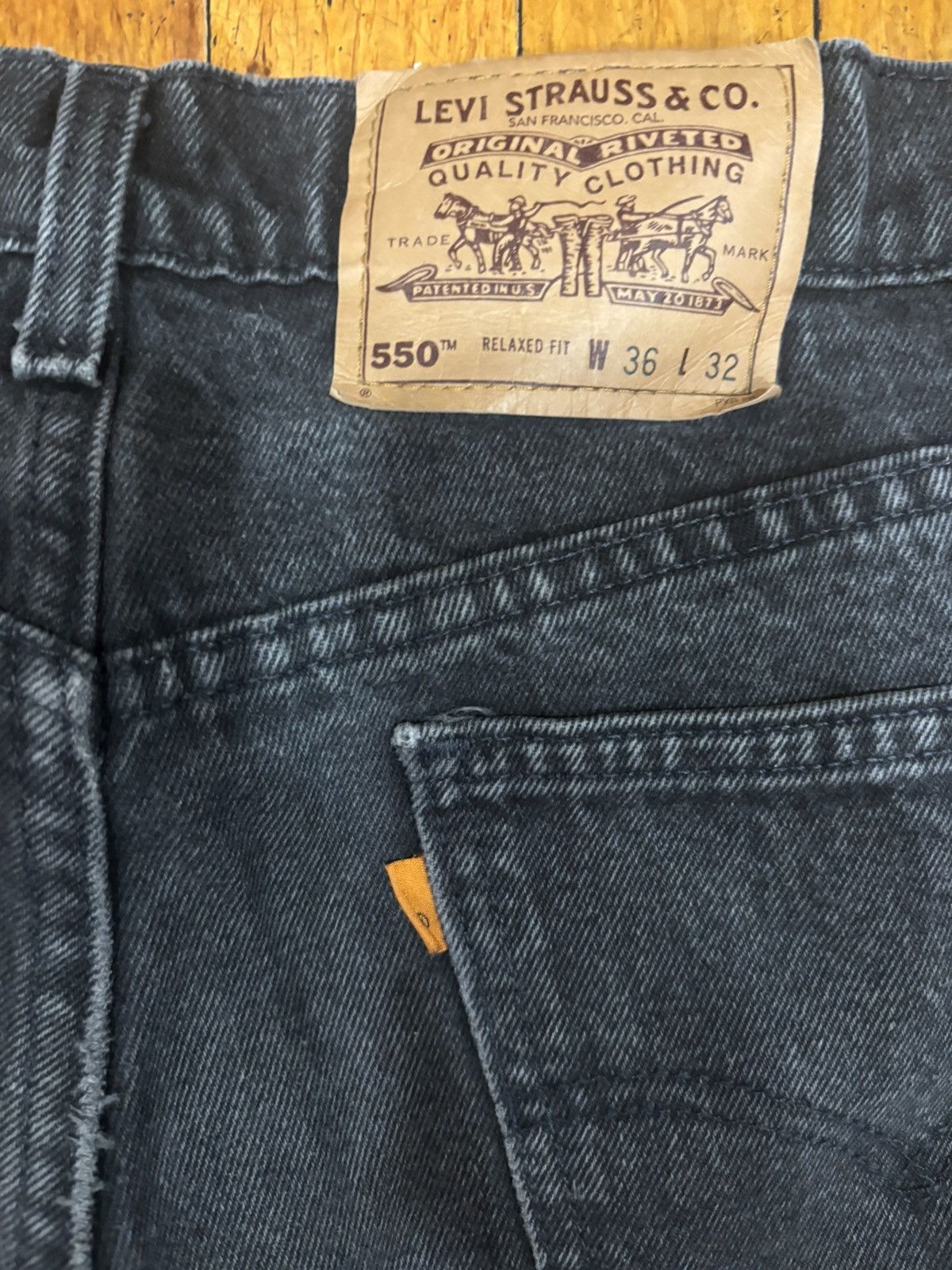 Levi's Vintage Clothing Vintage Levi's 550 36x32 Black Relaxed Fit Denim Orange Tab Size US 36 / EU 52 - 4 Thumbnail