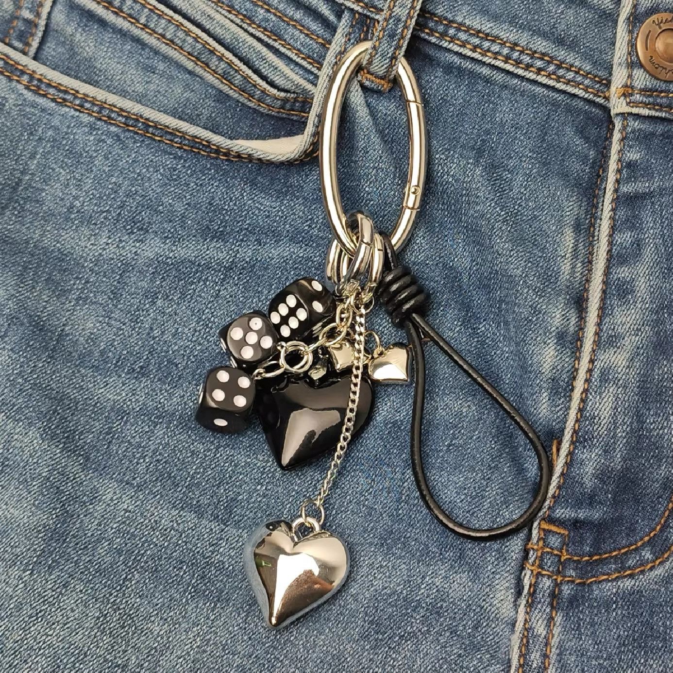 Jewelry Luxury Fashion Heart Carabiner Keychain Accessories Size ONE SIZE - 1 Thumbnail