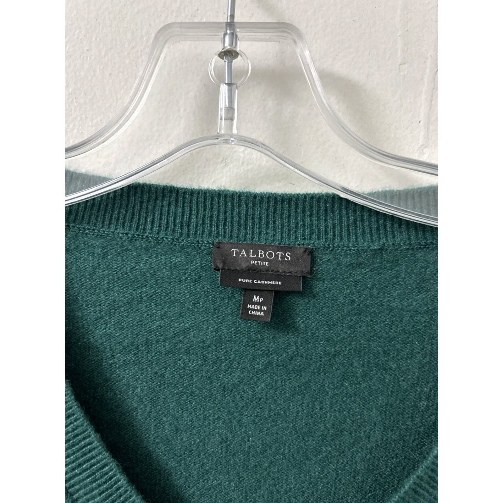 Talbots Talbots V-Neck Sweater Womens M Petite Emerald Green 100% Cashmere Pullover L/S Pullover Slim Classic Casual Business Workwear Green Ladies Mens Girls Size M / US 6-8 / IT 42-44 - 4 Thumbnail