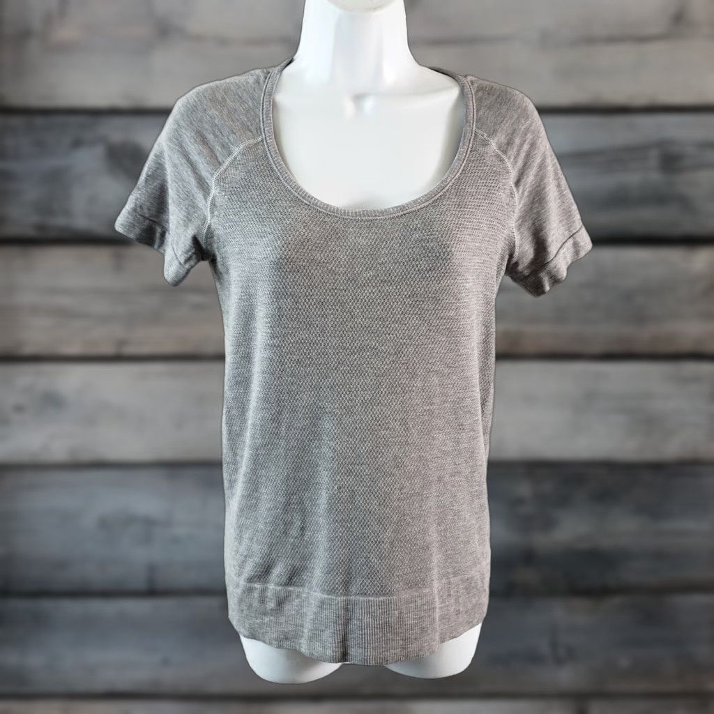 Athleta Athleta Womens Zeal Tee Sz Medium Gray Short Sleeve Scoop Neck Shirt Womens Medium Gray Athletic Tee Size 32" / US 10 / IT 46 - 1 Thumbnail