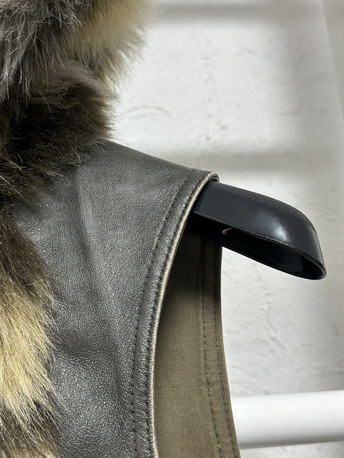 Japanese Brand Y2K Women’s Fur Vest Avant-Garde Style L Size Vintage Size L / US 10 / IT 46 - 8 Thumbnail