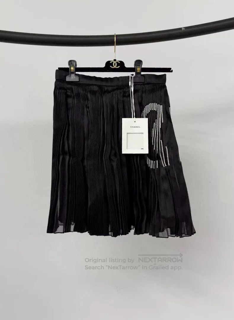 Chanel Chanel Pearl CC Pleated Skirt. Size US 36 / EU 52 - 1 Thumbnail