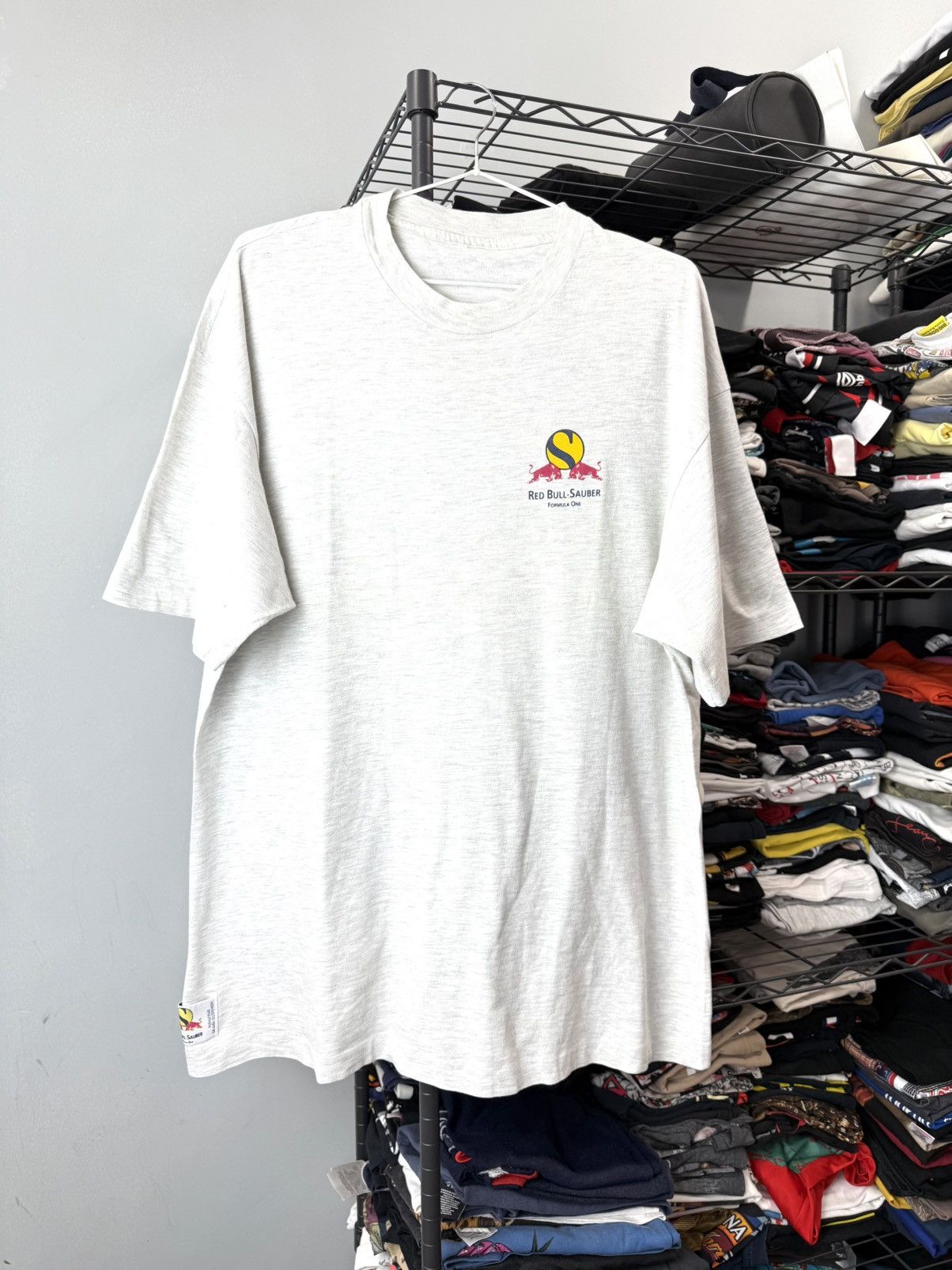Red Bull Vintage Red Bull Sauber Formula One Racing T Shirt Size US XL / EU 56 / 4 - 1 Thumbnail