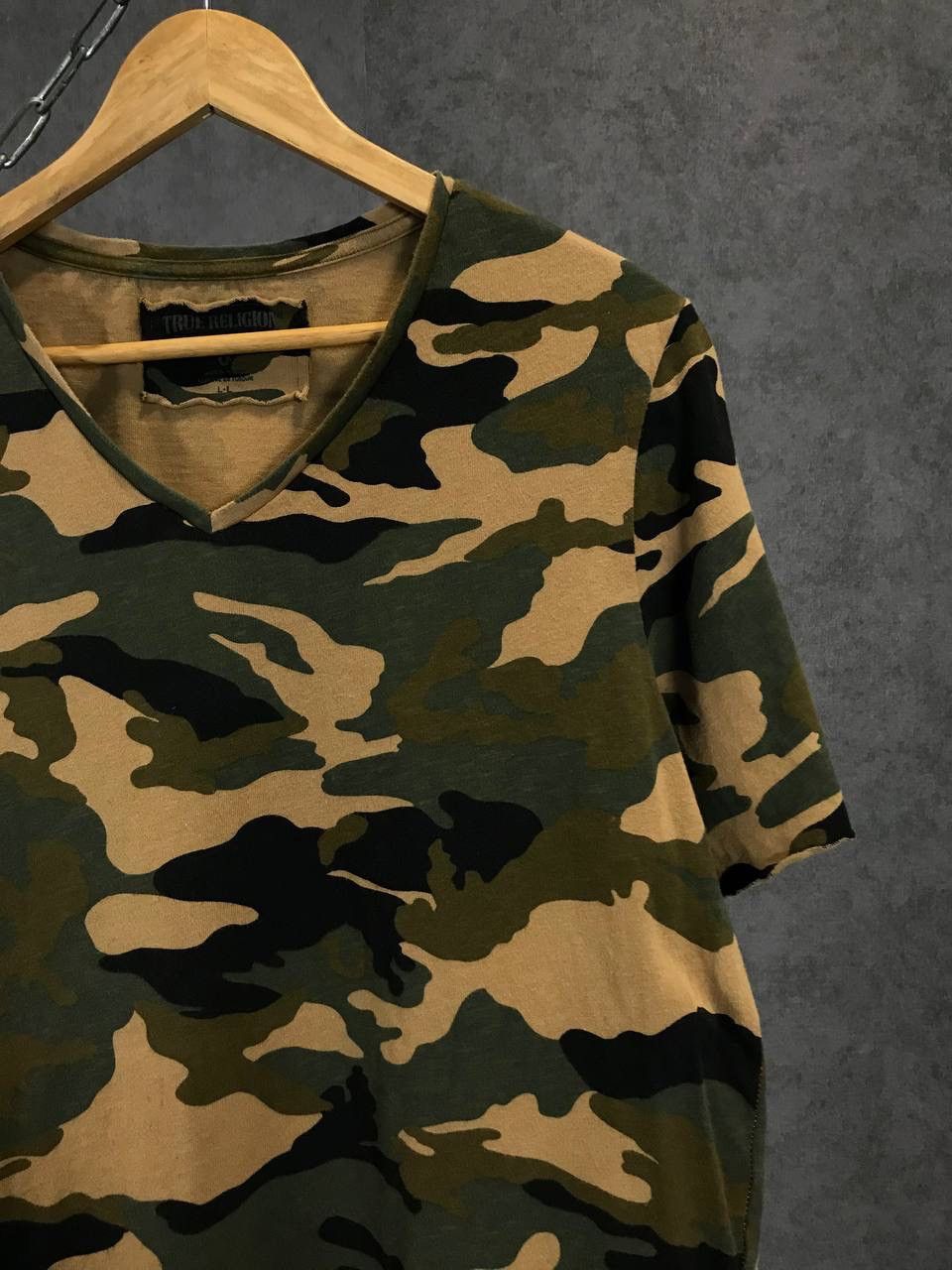 True Religion True Religion japanese v neck camo tee Size US L / EU 52-54 / 3 - 2 Thumbnail