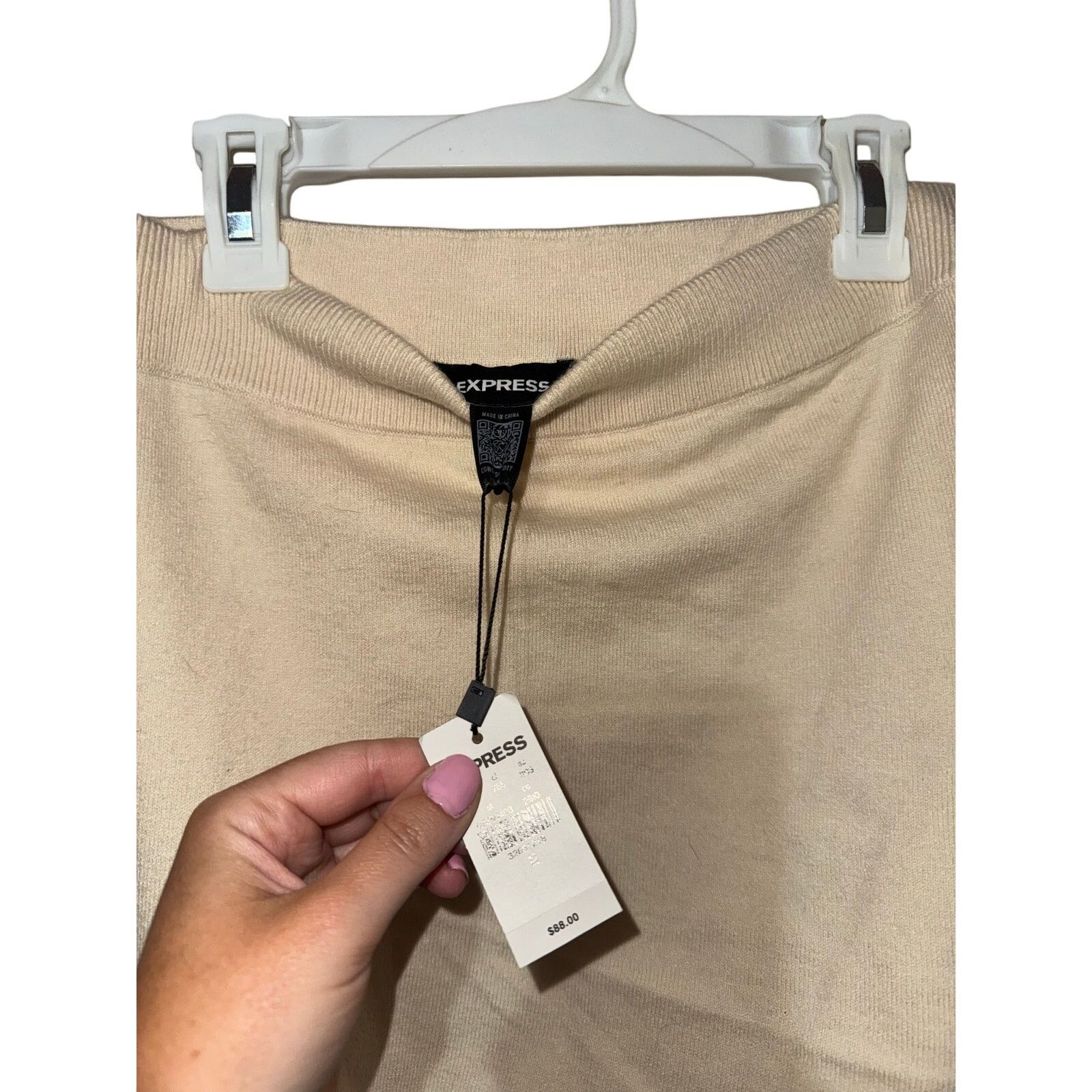 Express NWT Express Cashmere Blend Midi Skirt - Size Medium Size 28" / US 6 / IT 42 - 3 Thumbnail