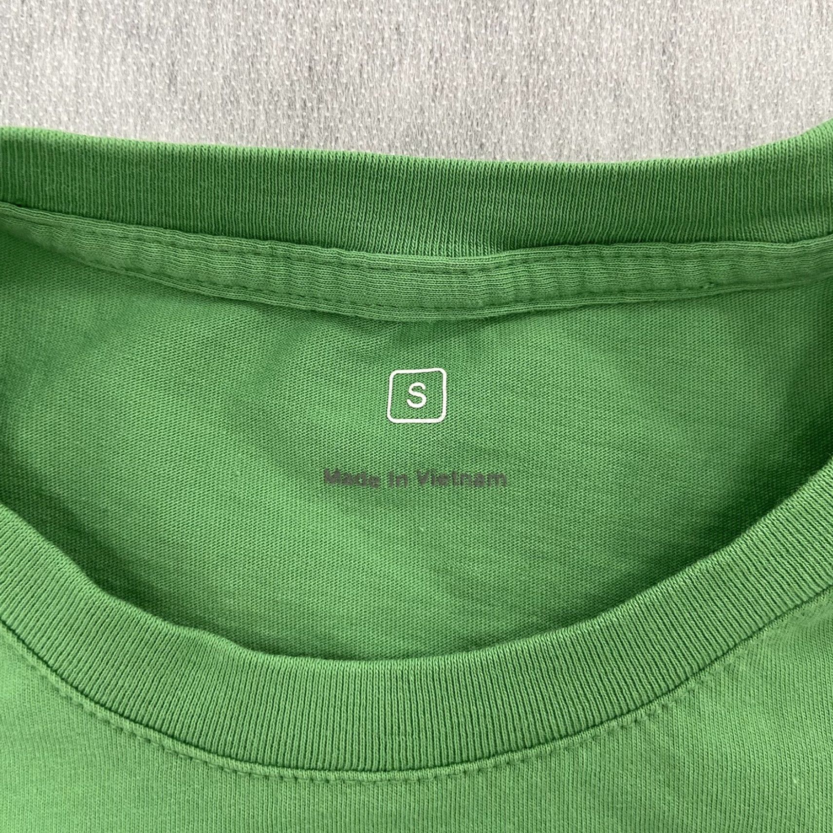 Apple VINTAGE Apple Shirt Adult Small Green Camp Logo T Shirt Short Sleeve Men Logo All Seasons 90s Mens S Size US S / EU 44-46 / 1 - 5 Thumbnail