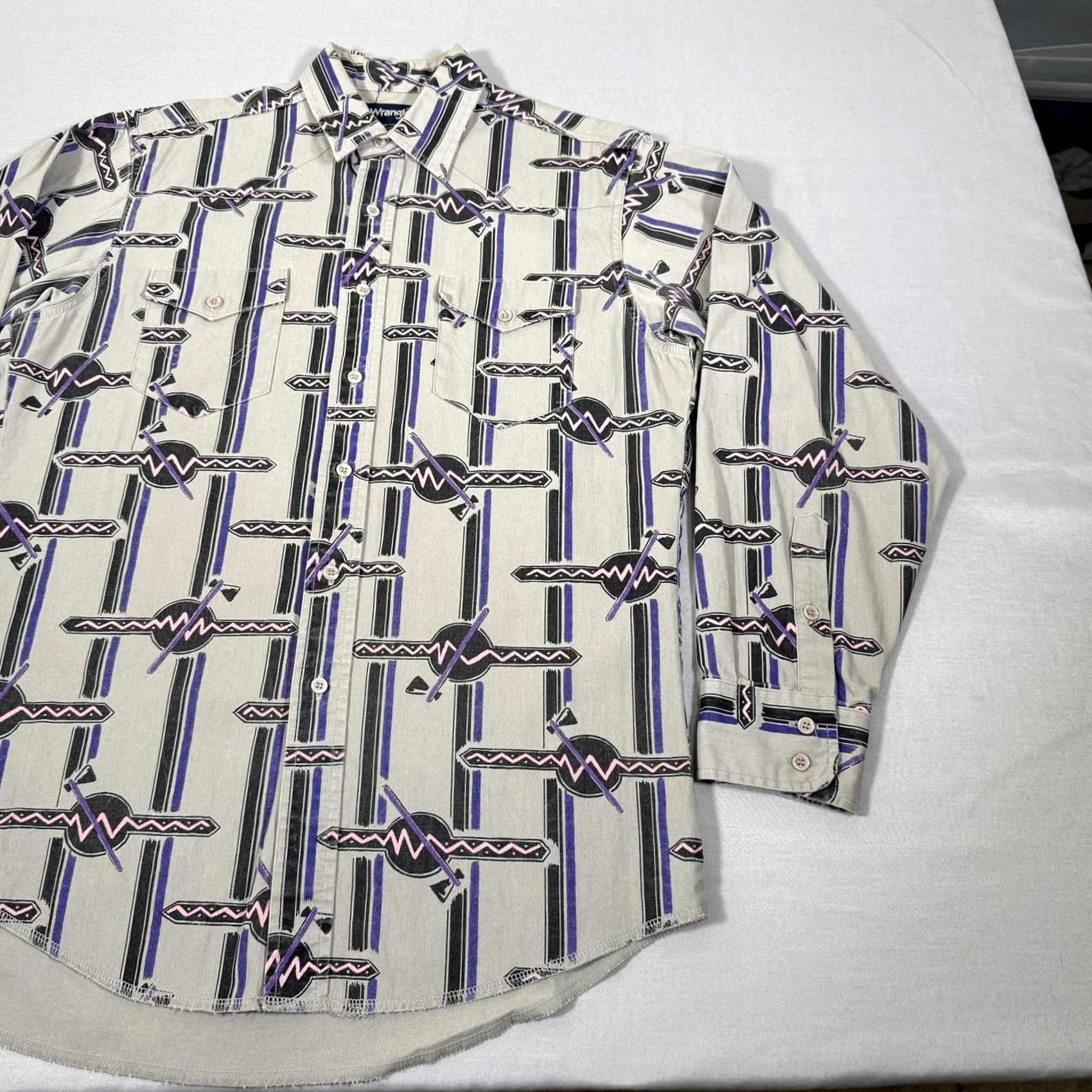 Wrangler VINTAGE Wrangler Shirt Mens Large Gray Brushpopper Aztec Western Cowboy 90s Work Shirt Mens Large Gray Brushpopper Aztec Western Cowboy 90s Work Size US L / EU 52-54 / 3 - 4 Thumbnail