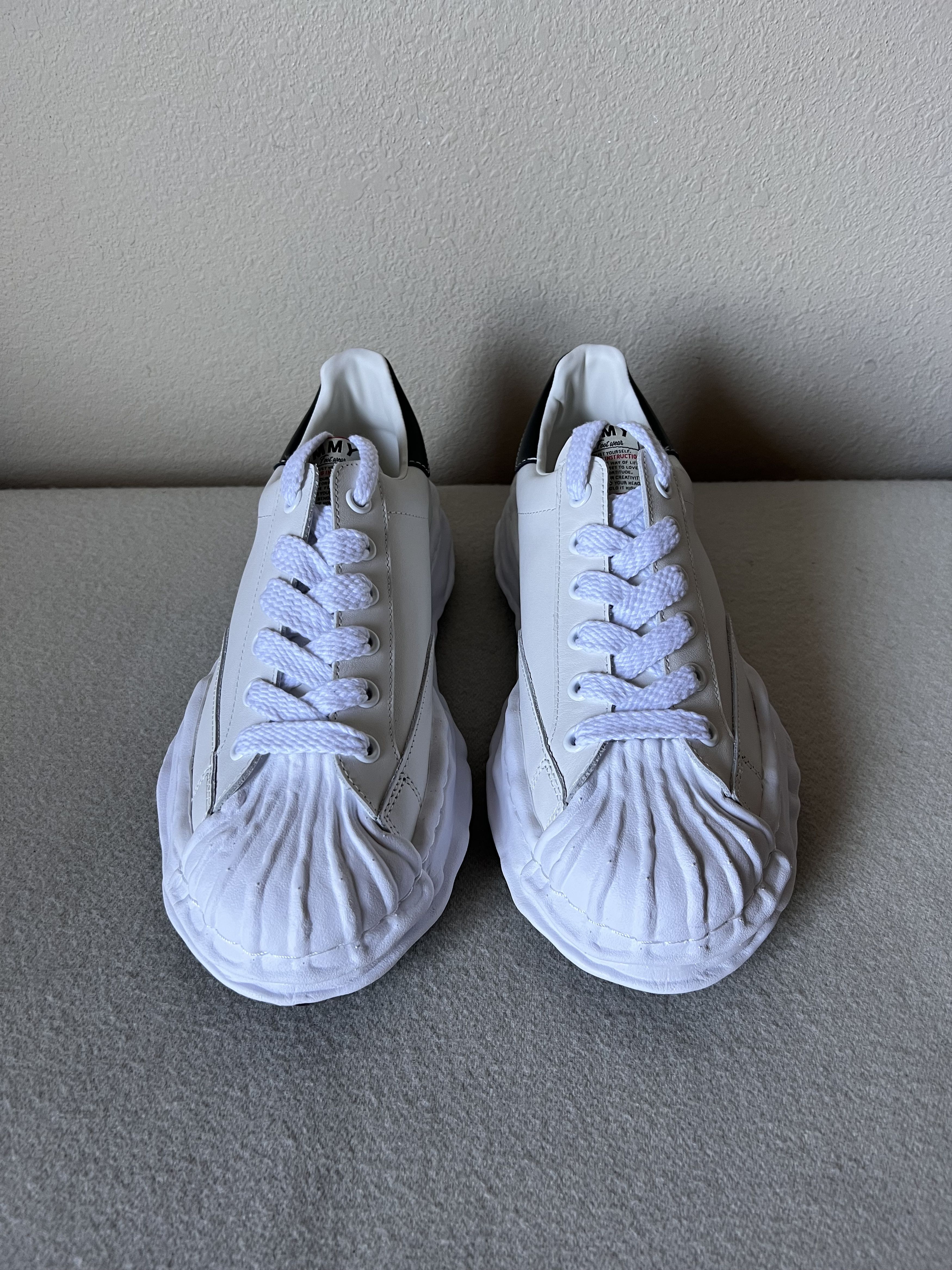 Maison MIHARA YASUHIRO Maison Mihara Yasuhiro Leather Blakey Sneakers in White Size US 11 / EU 44 - 4 Thumbnail