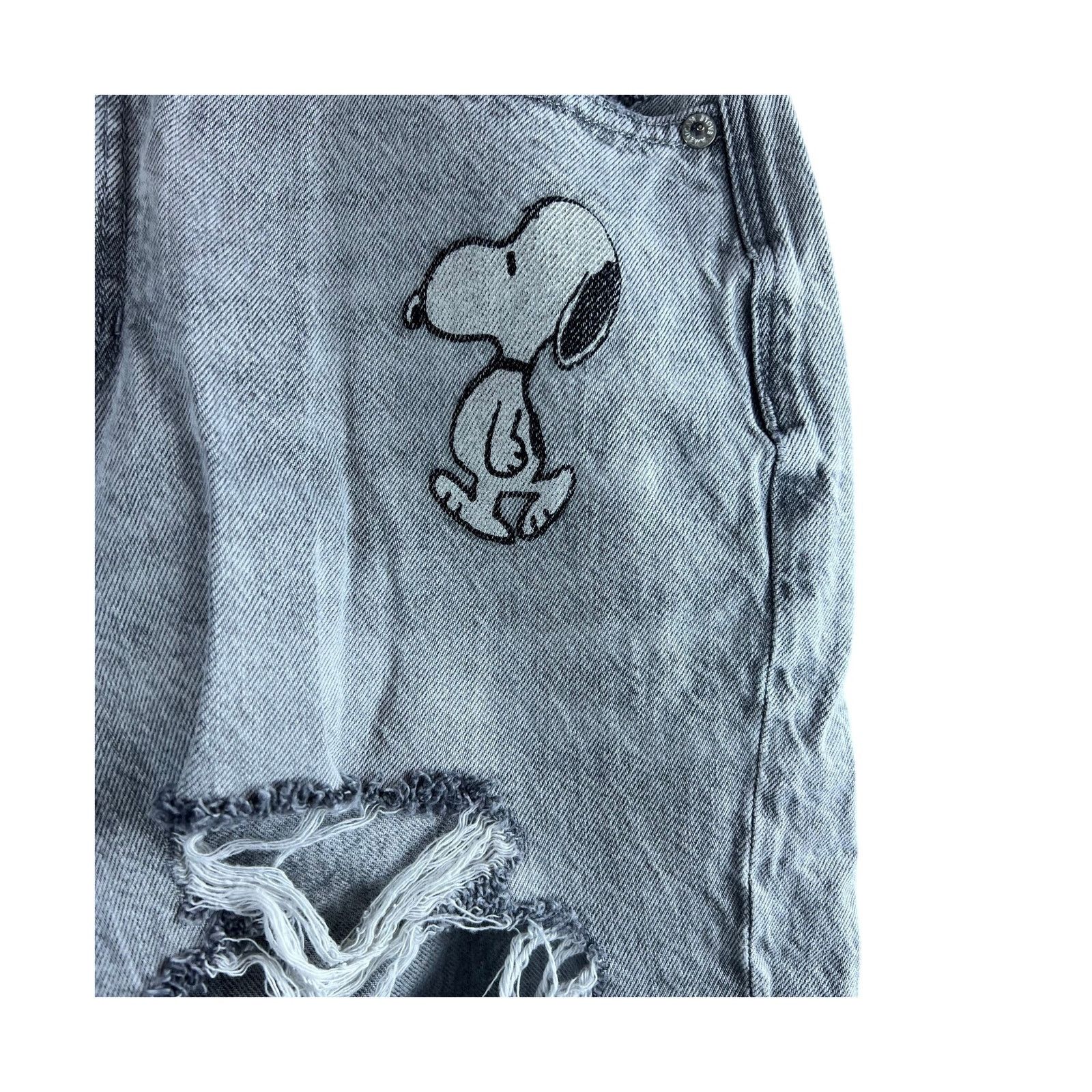 American Eagle Outfitters American Eagle x Peanuts Snoopy Distressed Mom Jeans Gray 8S Size 30" / US 8 / IT 44 - 9 Thumbnail