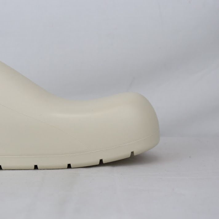 Bottega Veneta o1rshd1 Matt Rubber Puddle Sandal in Fondant Size US 11 / EU 44 - 4 Thumbnail