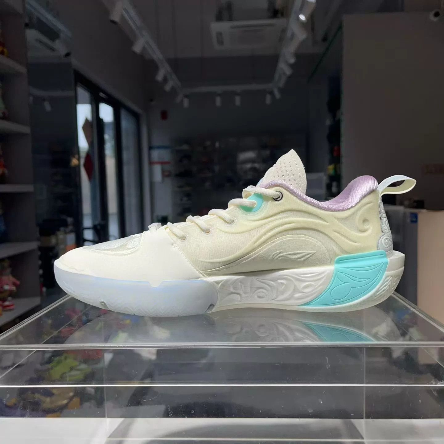 Adidas Adidas Wade 12 Marshmallow 10.5US Worn 30Mins ABAV085-3 Size US 10.5 / EU 43-44 - 6 Thumbnail
