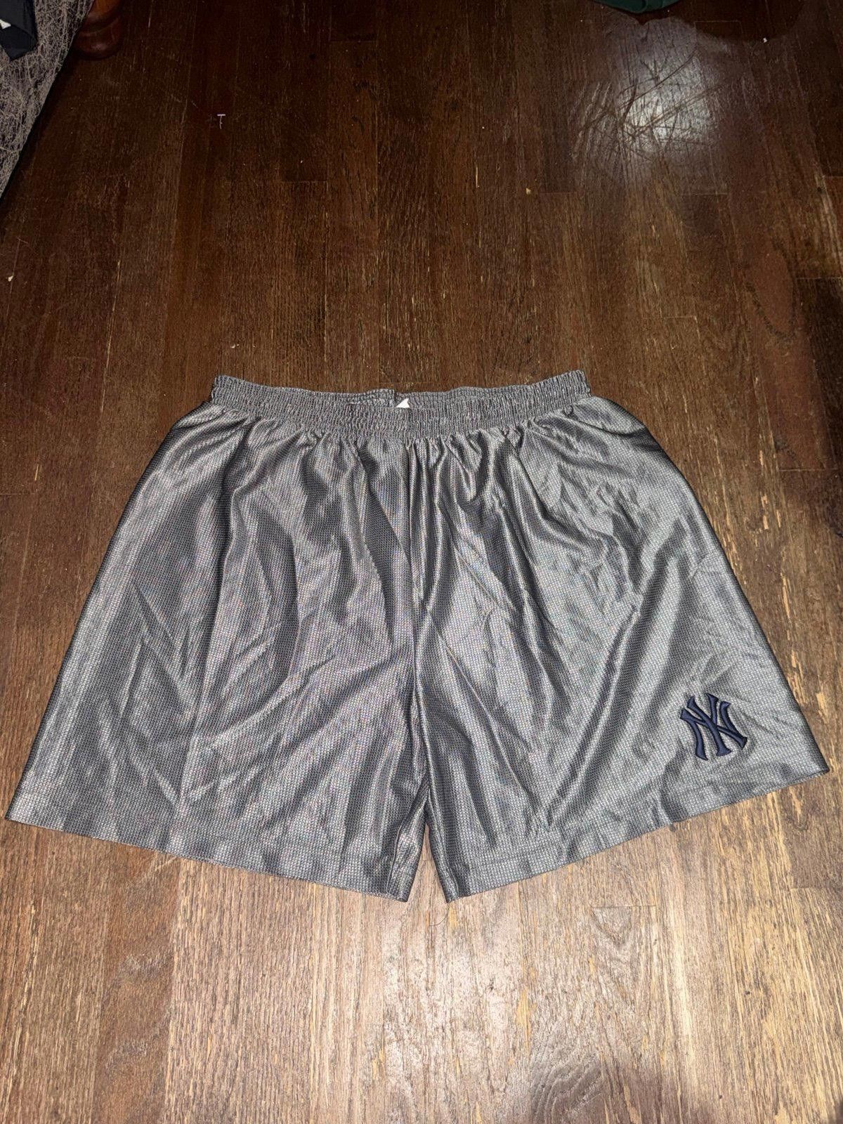 Designer Vintage Y2K Yankees Silver Dazzle Shorts Sz XL Rare MLB Size US 36 / EU 52 - 2 Thumbnail