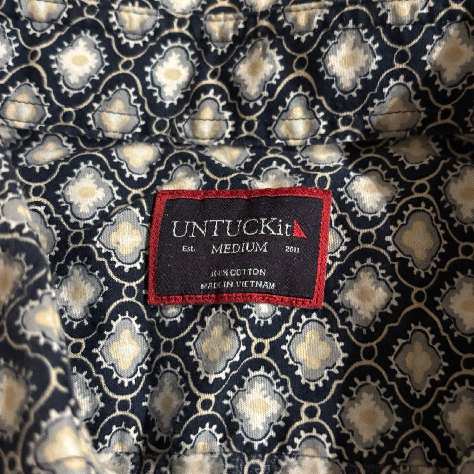 UNTUCKit Untuckit Blue Medallion Print S/SButton Up Cotton Medium Size US M / EU 48-50 / 2 - 2 Thumbnail
