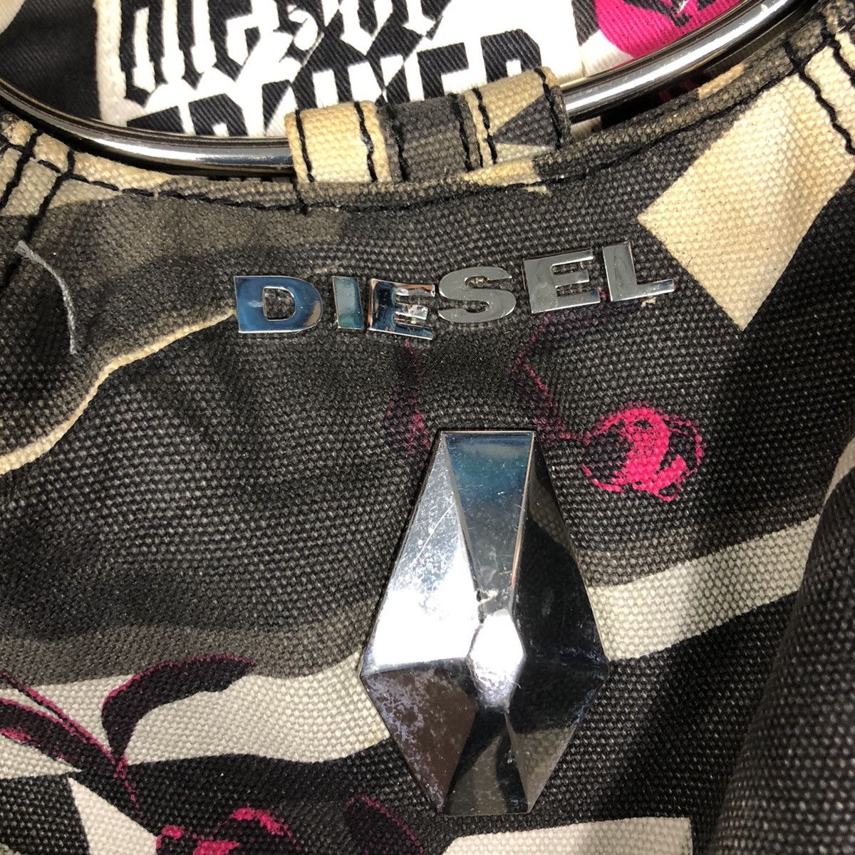 Diesel × Diesel Black Gold × Japanese Brand 📌Handbag/Shoulder Bag Diesel Over Print Design Size ONE SIZE - 18 Thumbnail