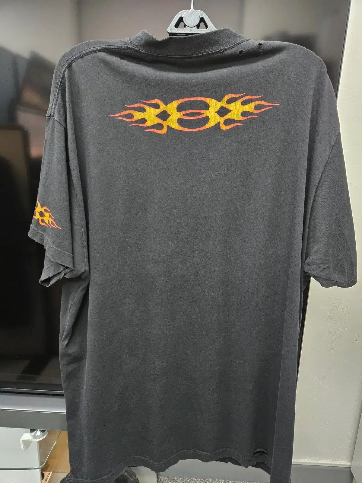 Balenciaga Balenciaga burning unity oversized t shirt Size US L / EU 52-54 / 3 - 2 Thumbnail