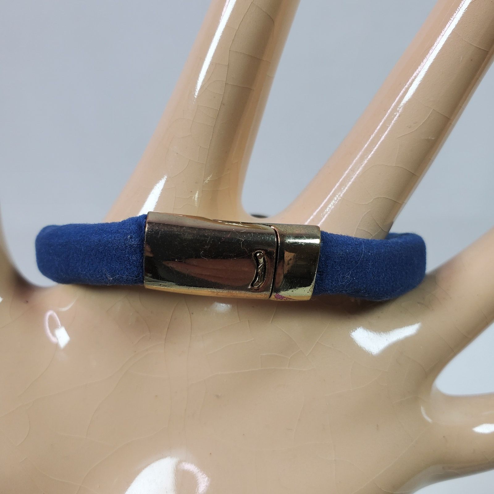 The Unbranded Brand Hippie Style Cloth & Bead Bracelet 8.25 Inch Mag Clasp Size ONE SIZE - 3 Thumbnail