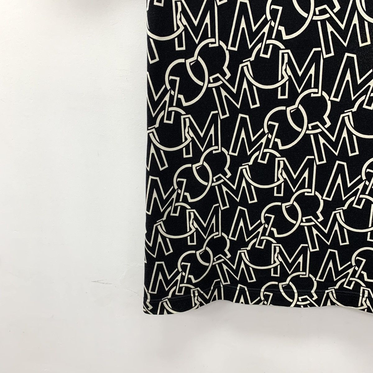 Moncler Moncler All-Over Logo Printed Cotton Crew Neck T-Shirt K26WX Size US XL / EU 56 / 4 - 4 Thumbnail