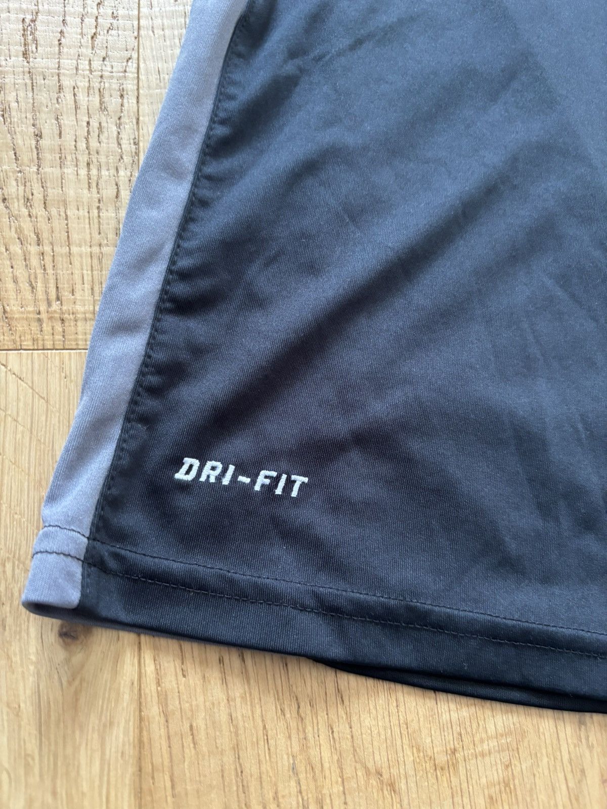 Nike Nike Dri-Fit logo tee Size US M / EU 48-50 / 2 - 3 Thumbnail
