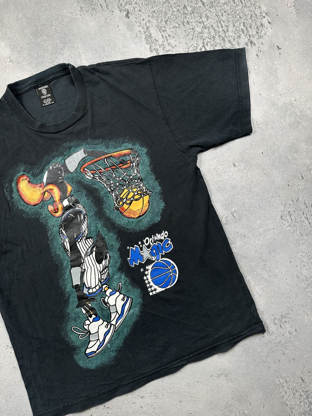 Warner Bros Vintage 90s Looney Tunes Orlando Magic Graphic Tee Rare USA Size US L / EU 52-54 / 3 - 4 Thumbnail