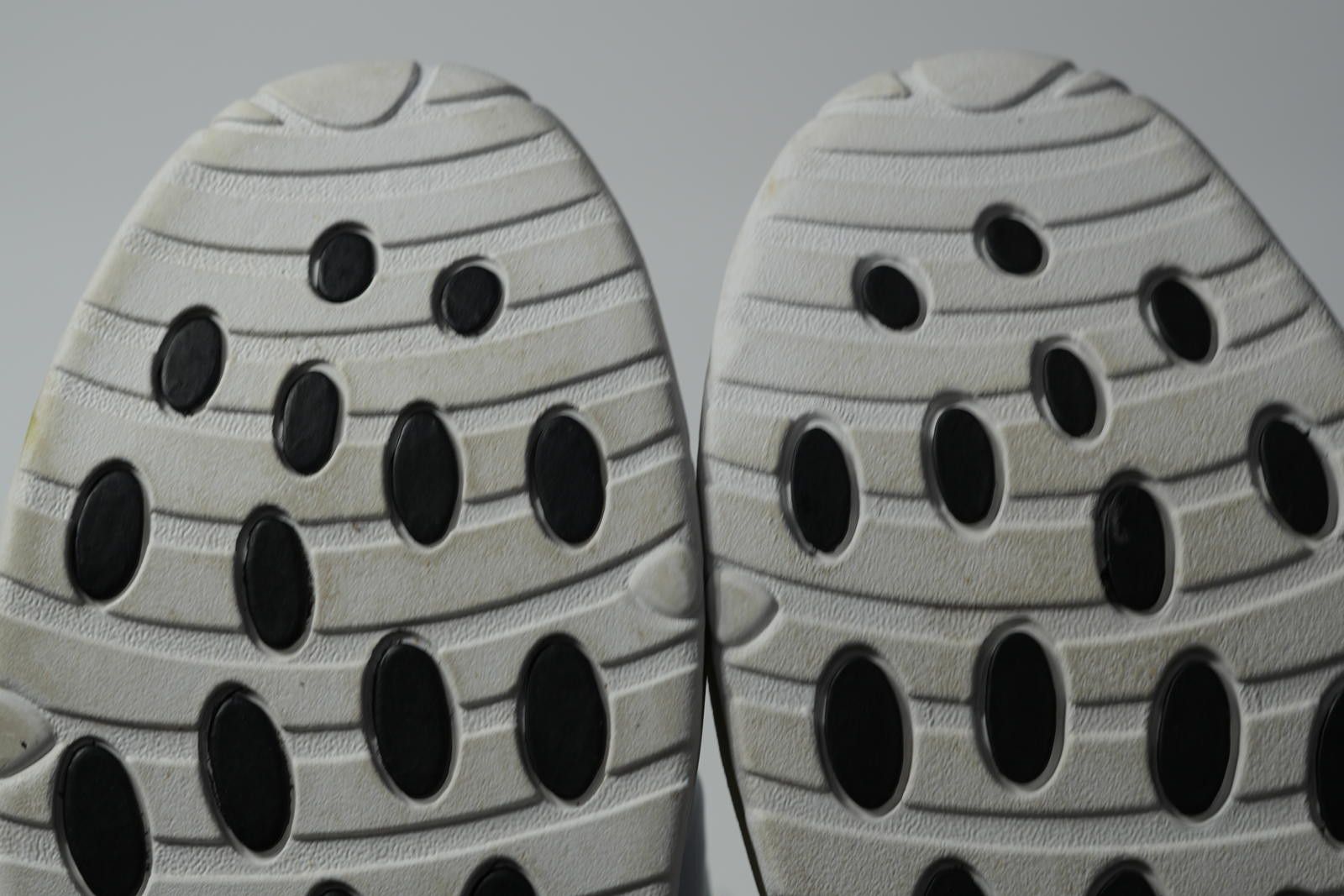 Nike Nike Sneaker Men's 10 White Black 2002 Uptempo 624011 101 Size US 10 / EU 43 - 8 Thumbnail