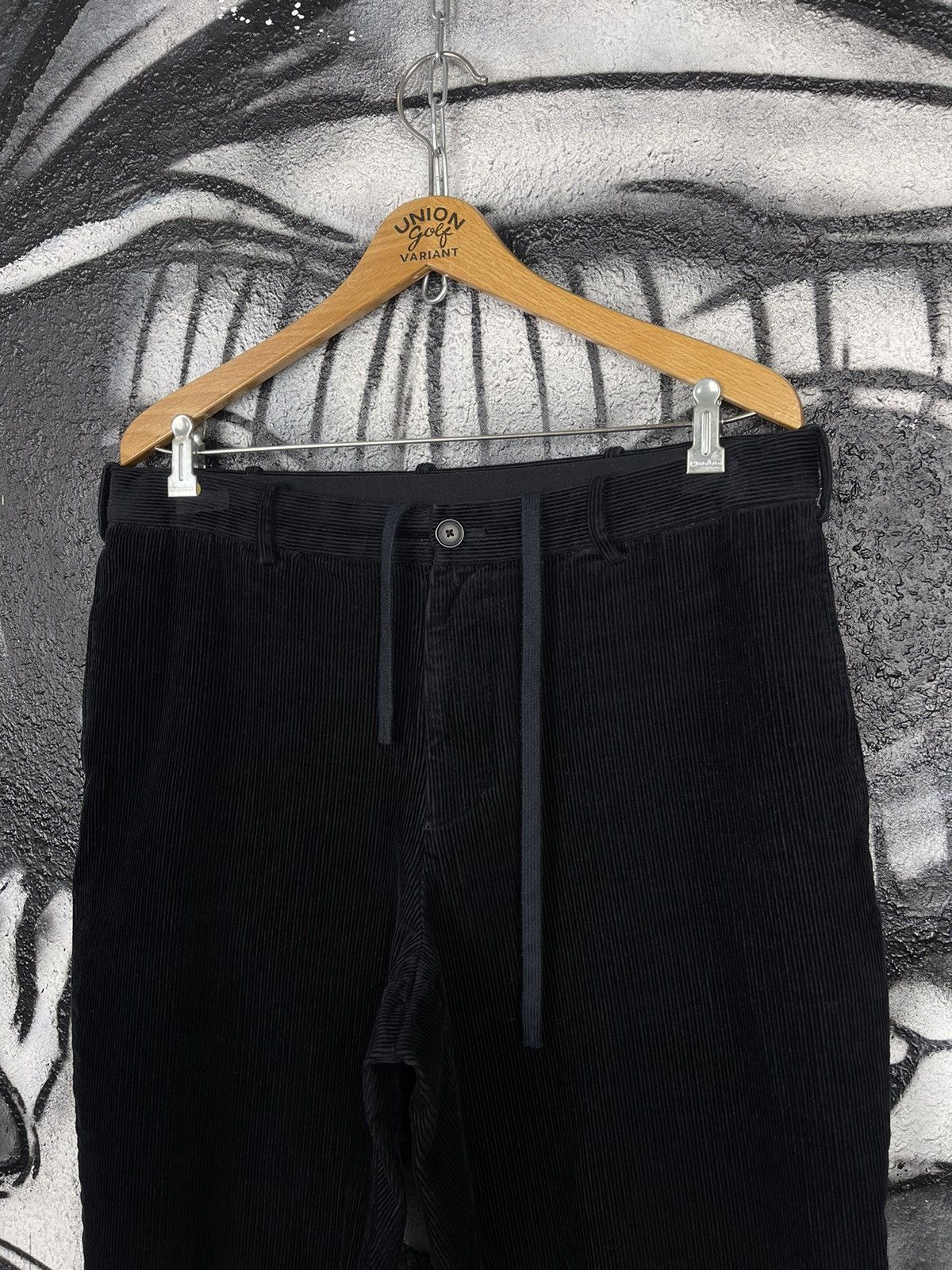 Uniqlo Uniqlo Black Corduroy Pants Relaxed Fit Men’s Size 34 Size US 34 / EU 50 - 4 Thumbnail
