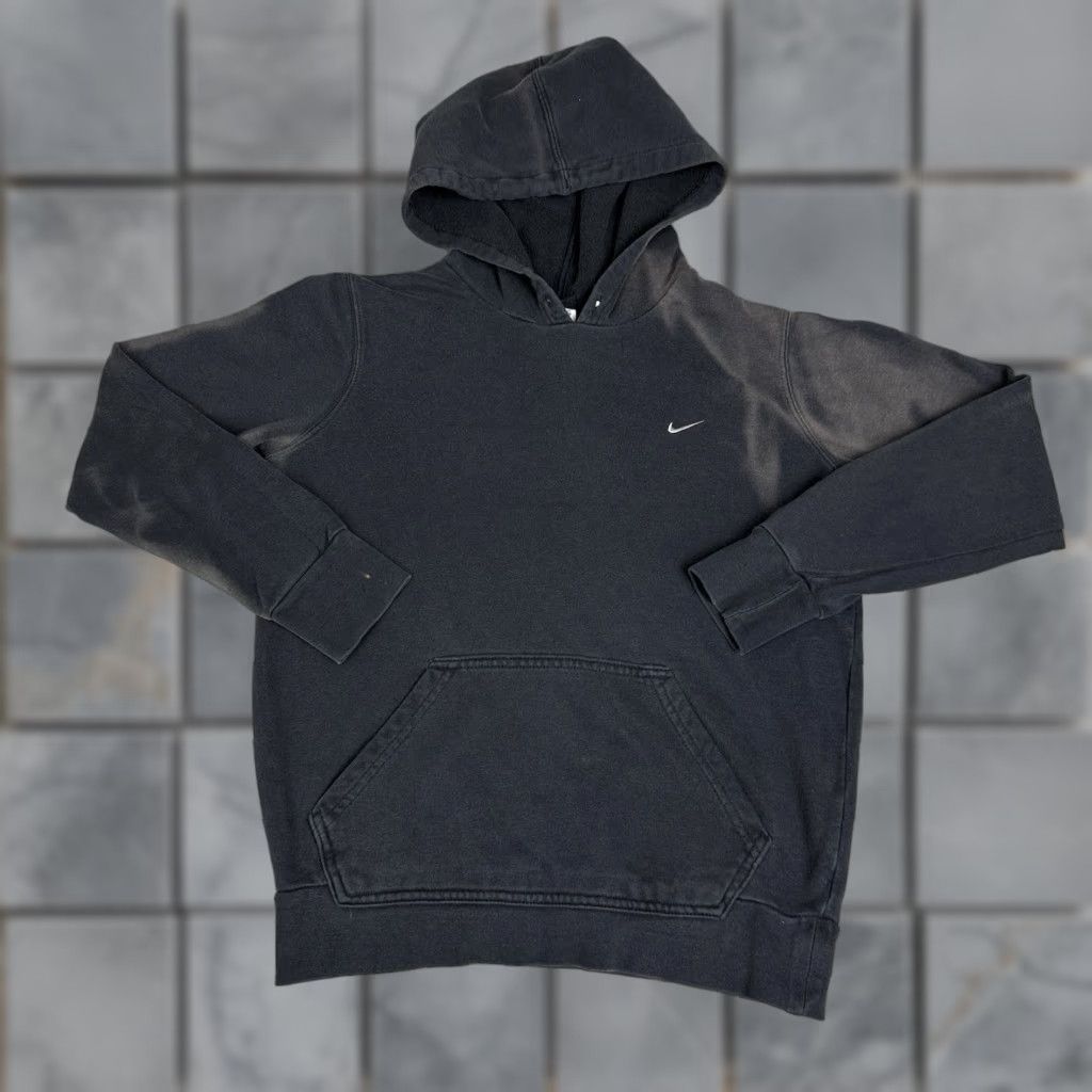 Nike VINTAGE Nike Hoodie Mens S Black Team Swoosh Sun Faded Distressed Grunge Vtg Size US S / EU 44-46 / 1 - 1 Thumbnail