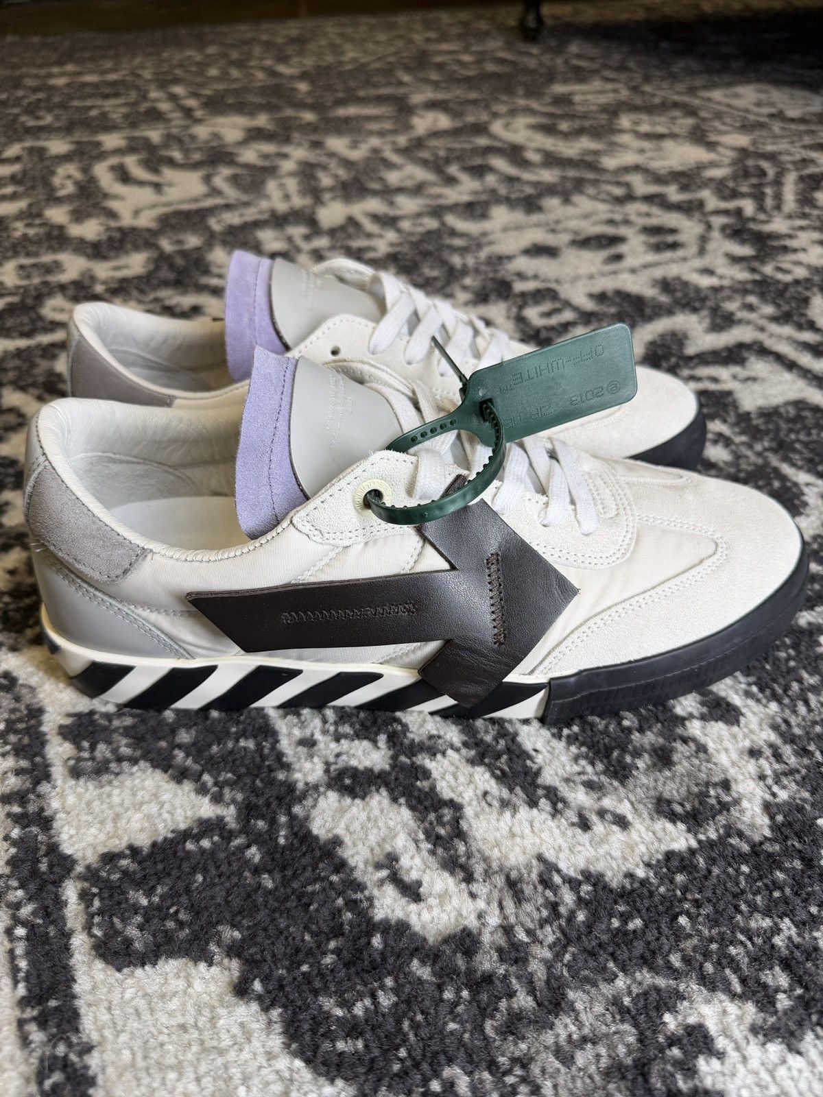 Off-White Off-White Low Vulcanized Sneakers – White / Black / Green Size US 11 / EU 44 - 9 Thumbnail