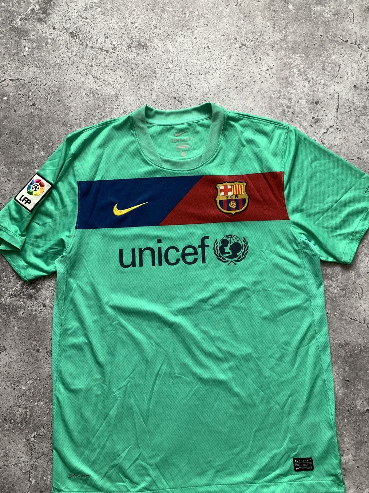 Nike 🔥NIKE BARCELONA 2010/2011 AWAY BLOCKCORE SOCCER JERSEY Size US L / EU 52-54 / 3 - 2 Thumbnail