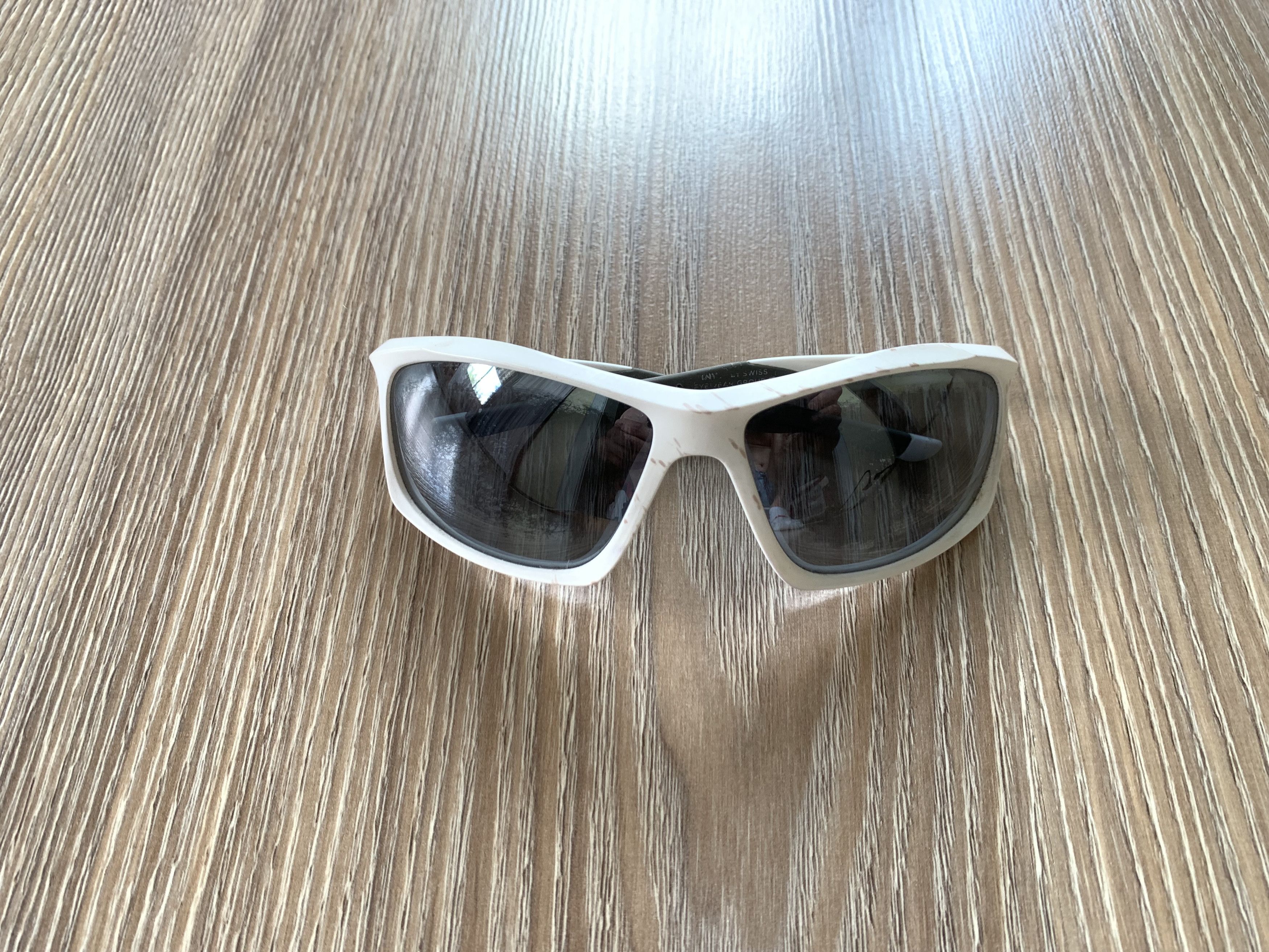 Designer Invu White Polarized Sunglasses Size ONE SIZE - 1 Thumbnail