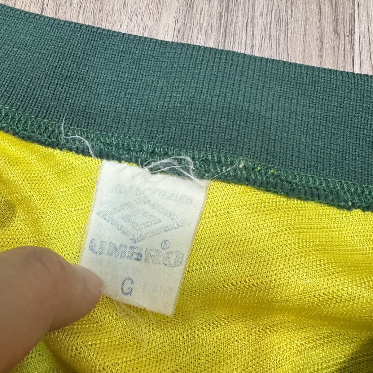 Umbro Brazil 94/95 home shirt Size US L / EU 52-54 / 3 - 7 Thumbnail