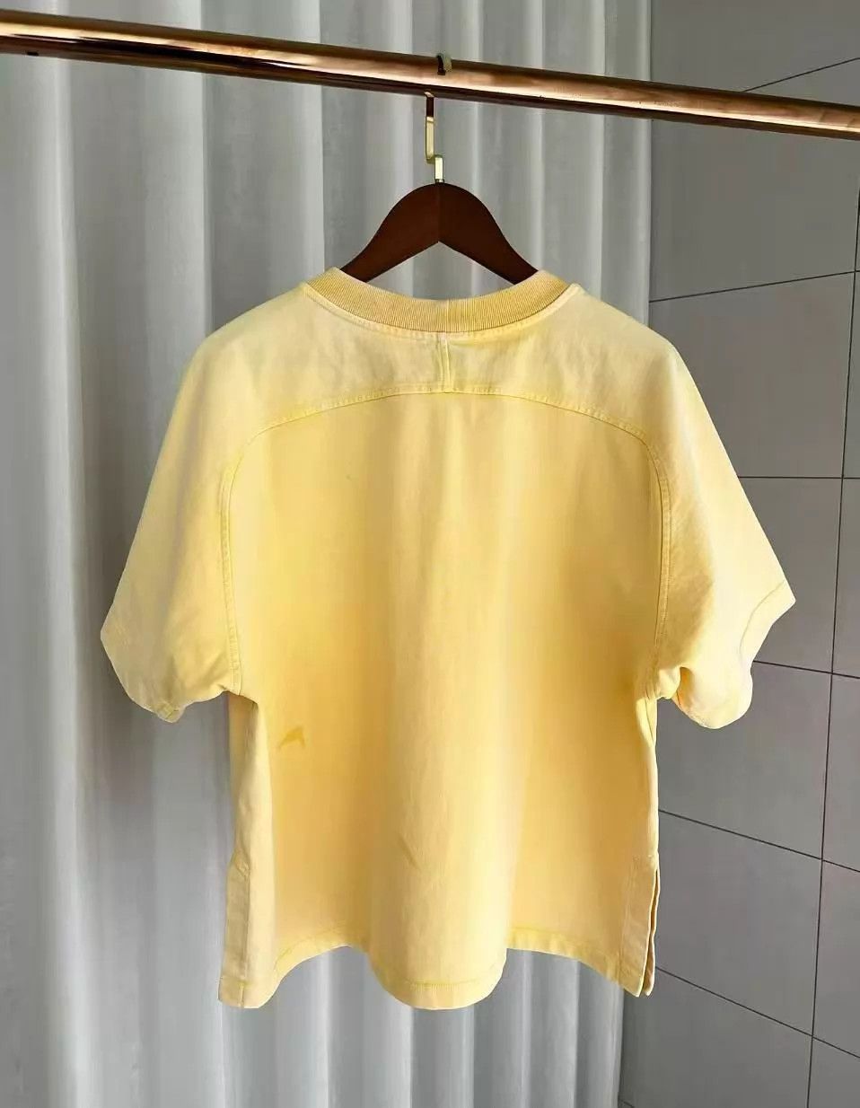 Louis Vuitton LV Yellow Logo Print Distressed Crewneck Cotton SS T-Shirt M Size M / US 6-8 / IT 42-44 - 2 Thumbnail