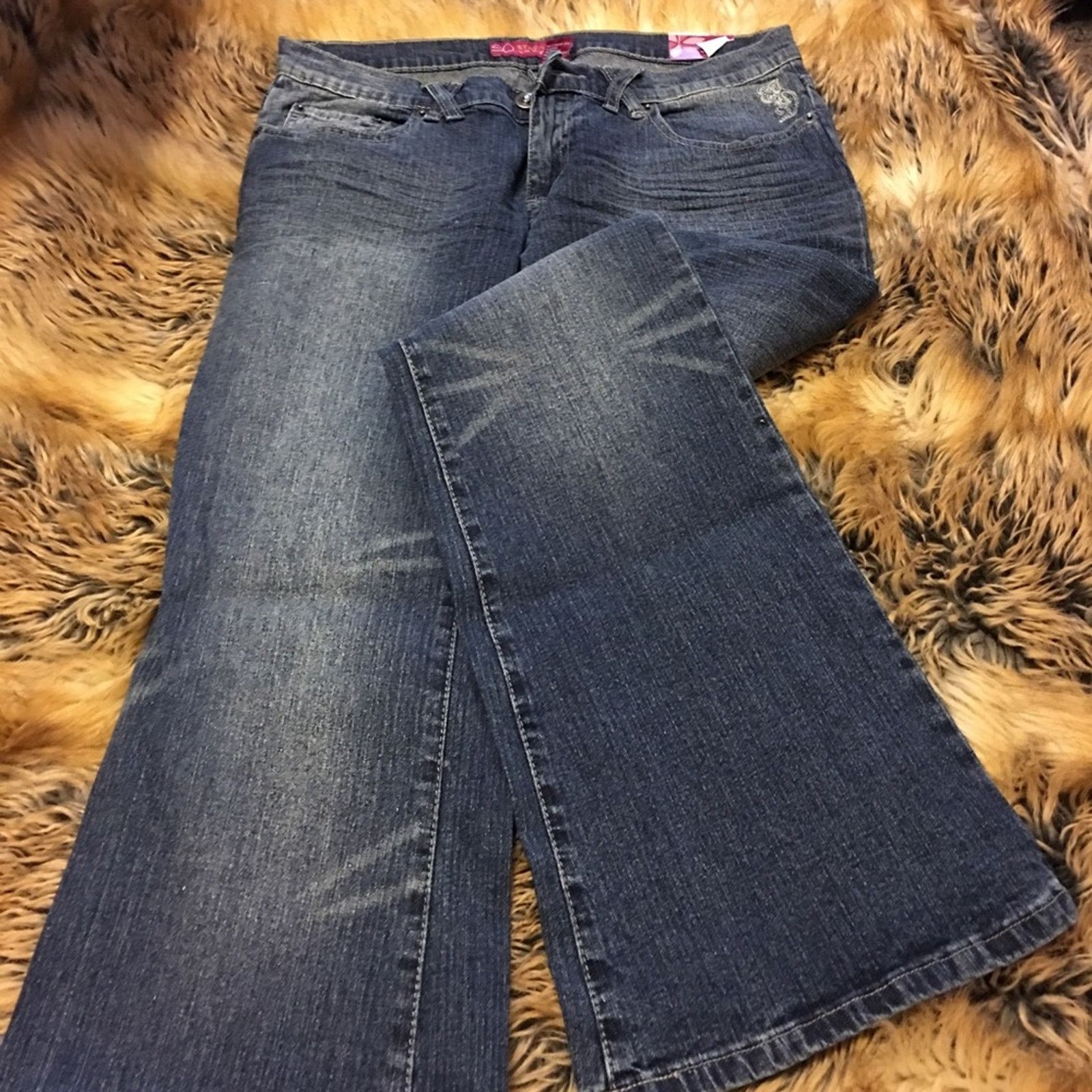 Other SO stretch embroidered flare jeans NWT 9 Size 31" - 2 Thumbnail