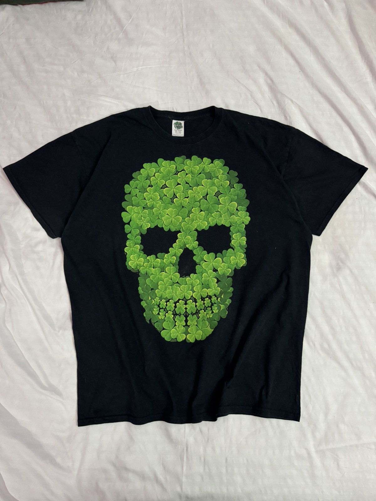 Vintage Vintage Y2K Clover Lucky Skull Tees Size US L / EU 52-54 / 3 - 1 Thumbnail