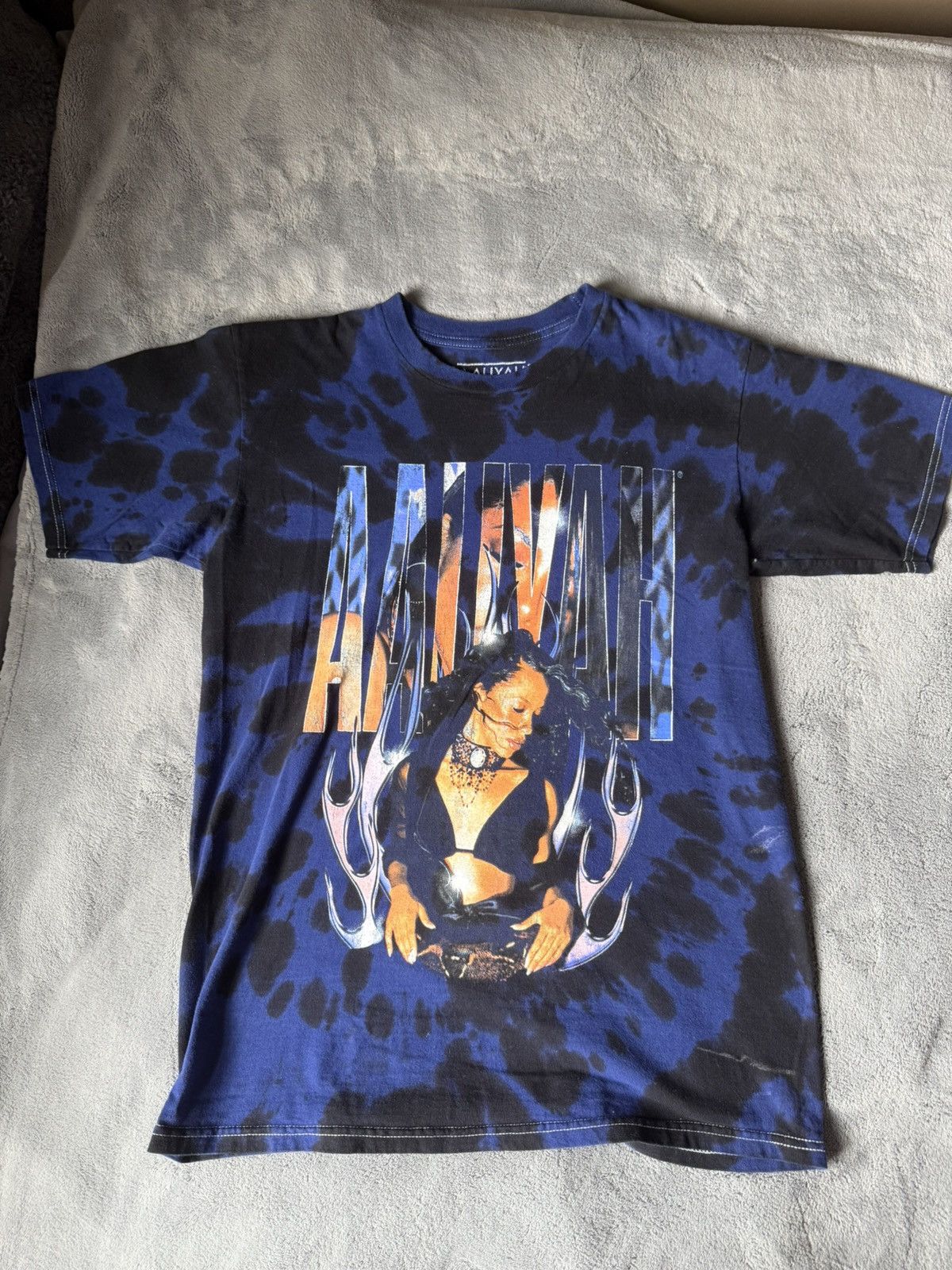 Vintage Aaliyah Graphic Tie-dye Tee (Blue) Size US S / EU 44-46 / 1 - 1 Thumbnail