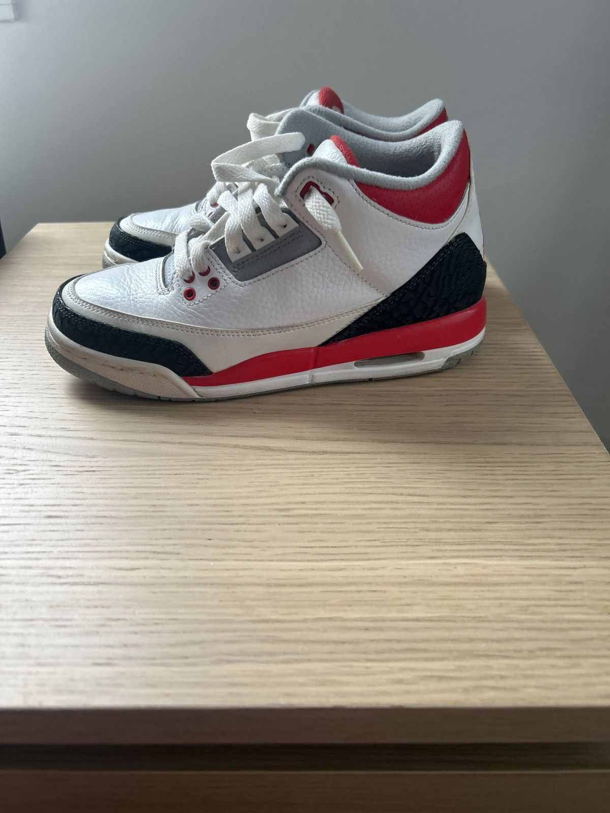 Jordan Brand Jordan 3 2013 “Fire red “ size 5.5 , Size US 5.5 / EU 38 - 1 Thumbnail