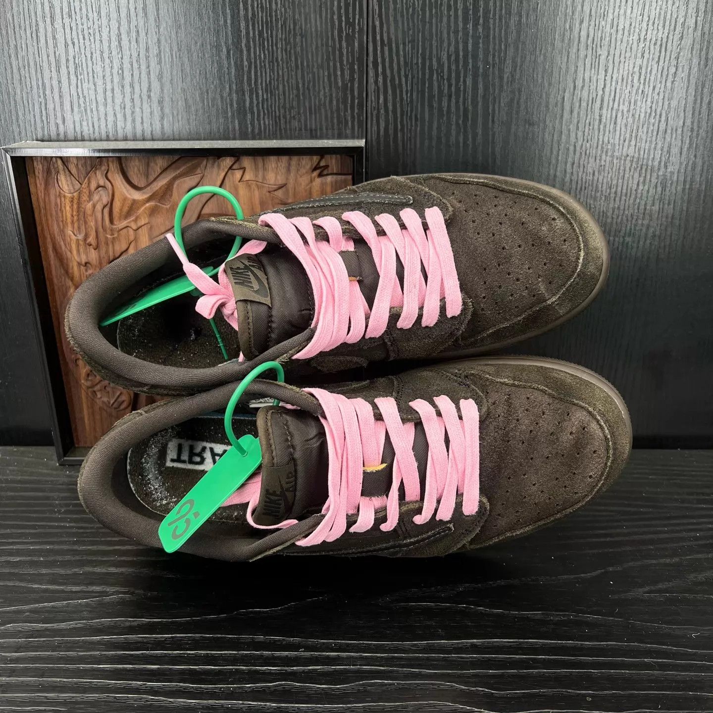 Nike Air Jordan 1 Low TS Velvet Barbed Hook 9.0 OG Box Size US 9 / EU 42 - 6 Thumbnail
