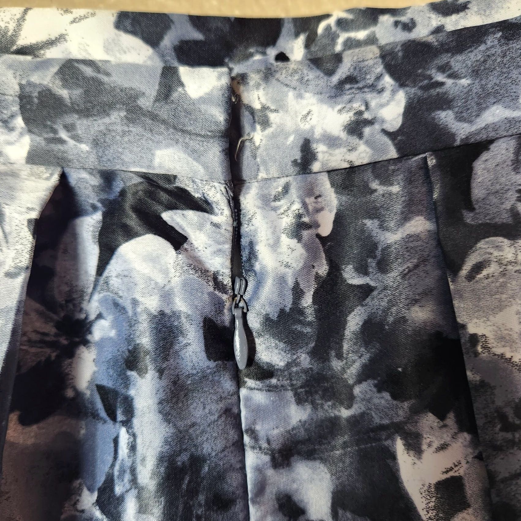 Vintage Aqua Dresses Womens Black/Gray Floral Satin Maxi Tulle Skirt Size 4 Size S / US 4 / IT 40 - 5 Thumbnail