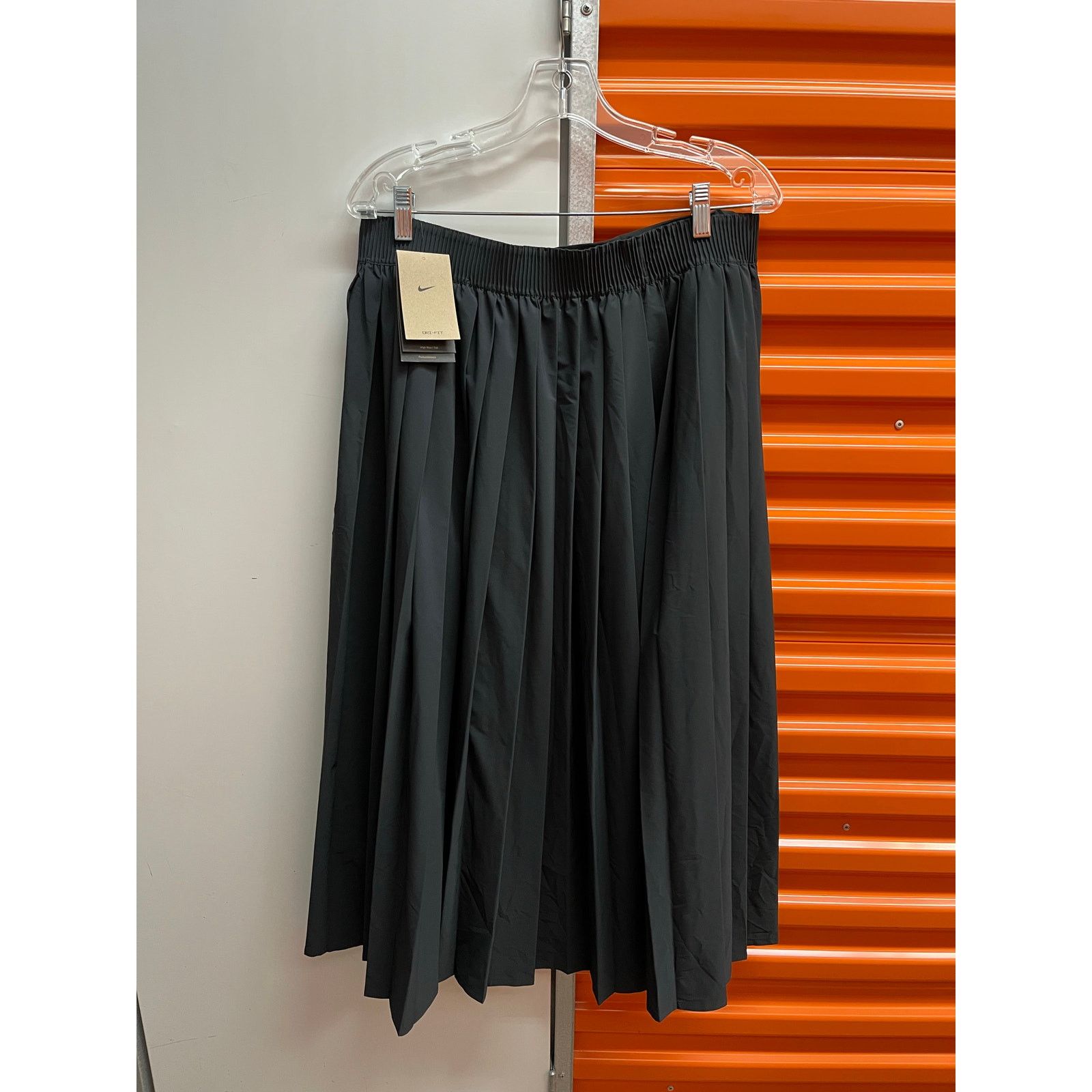 Nike Nike - 24.7 PerfectStretch Dri-FIT Pleated Skirt / L /black Size 30" / US 8 / IT 44 - 3 Thumbnail