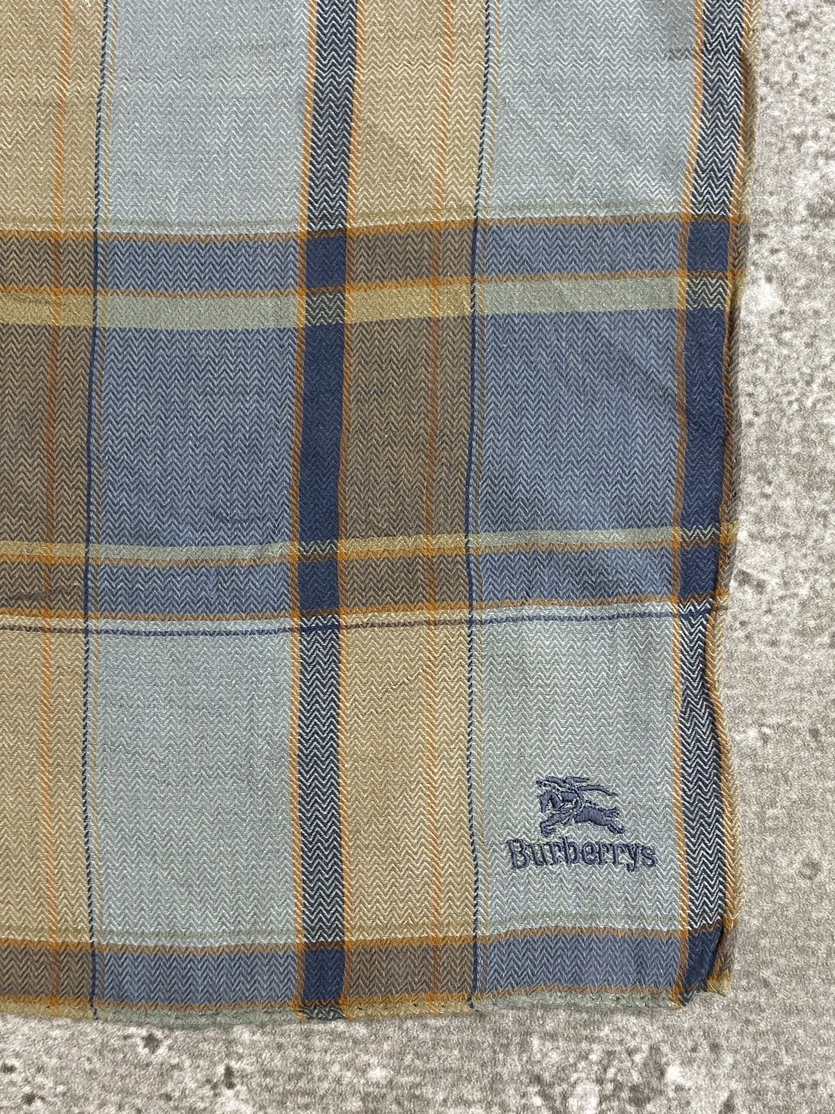 Burberry Burberrys Handkerchief / Bandana / Neckerchief Size ONE SIZE - 6 Thumbnail
