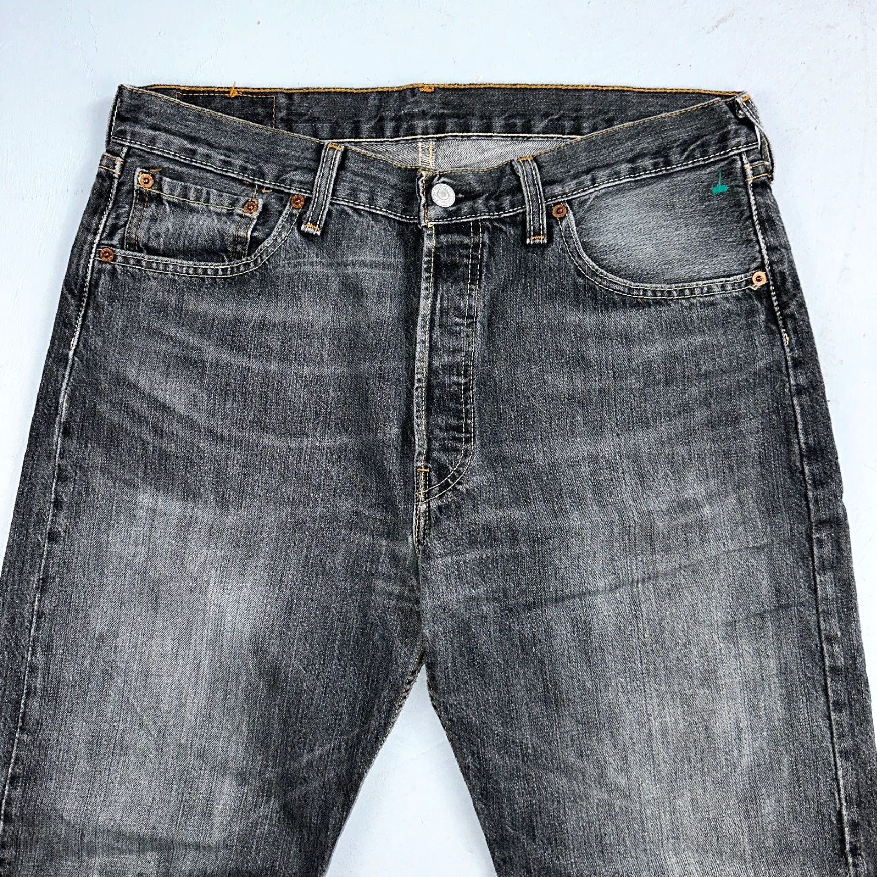 Levi's VINTAGE Levi's 501 Jeans Straight Men 34x34 Black Light Wash 1990s Y2K 90s Classic Fit Denim Jeans Mens Size US 34 / EU 50 - 2 Thumbnail