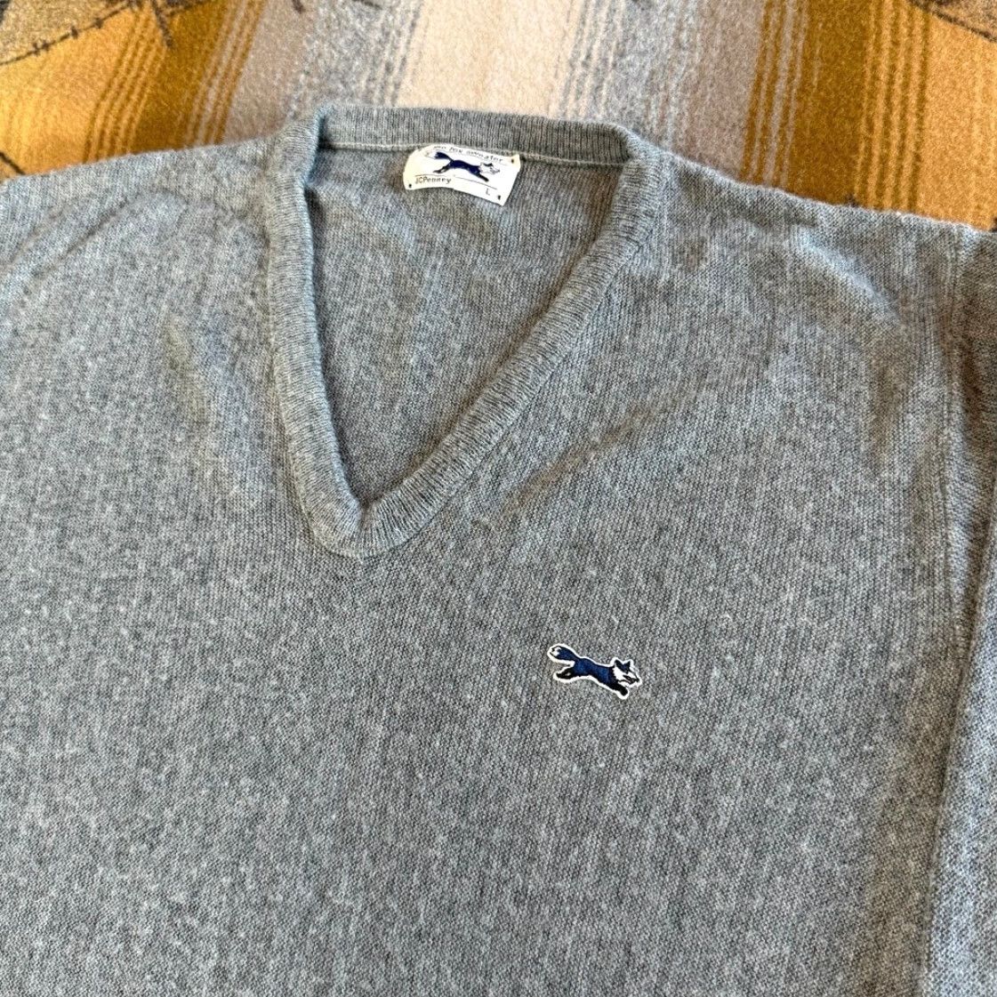 Vintage VINTAGE The Fox JCPenney Pullover Knit Sweater Men L Gray 80s V-Neck Long Sleeve Solid Casual Workwear 70s/80s Size US L / EU 52-54 / 3 - 2 Thumbnail