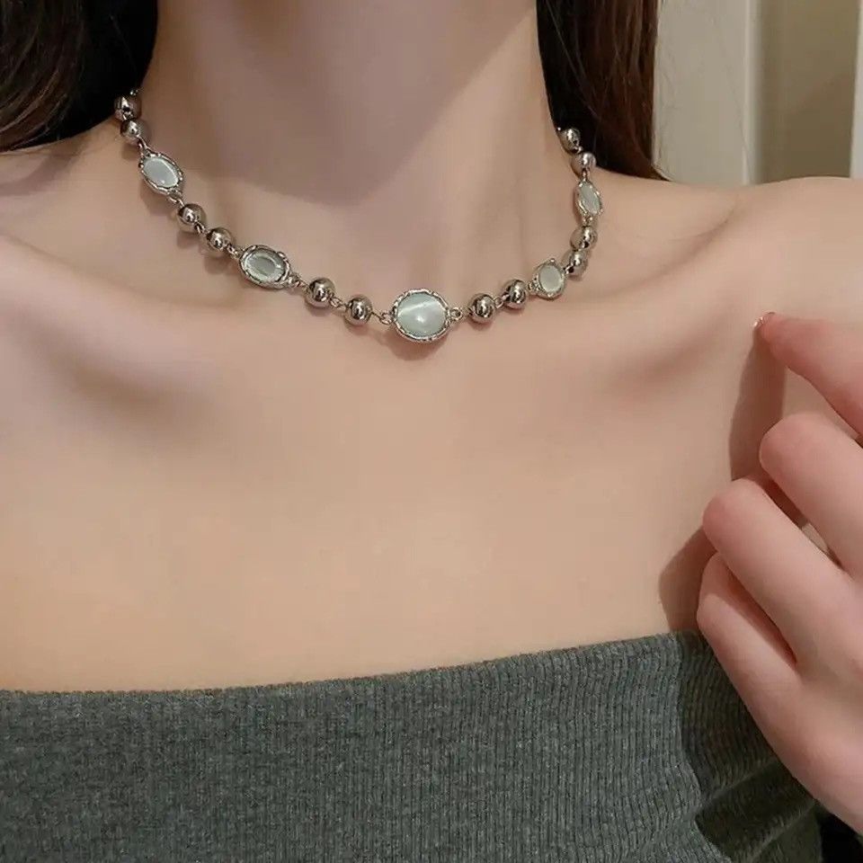 Jewelry x Vintage White Moonlight Opal Necklaces in Silver, Women's