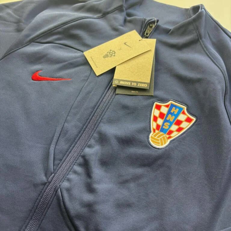 Nike NEW Croatia 2022-23 Nike Academy Pro top size S Size US S / EU 44-46 / 1 - 3 Thumbnail
