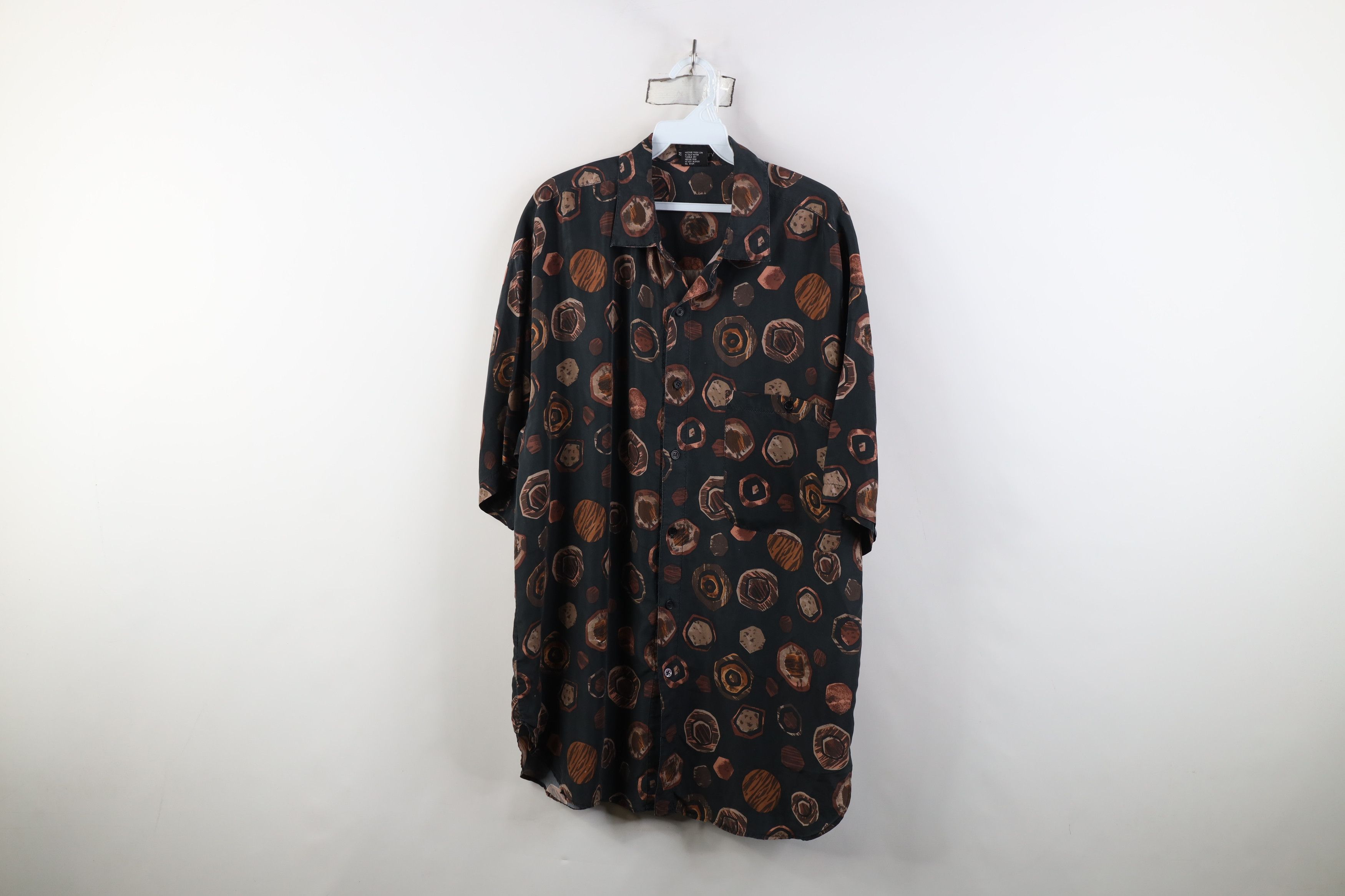 Vintage Vintage 90s Streetwear Geometric Silk Baggy Button Shirt Size US L / EU 52-54 / 3 - 1 Thumbnail