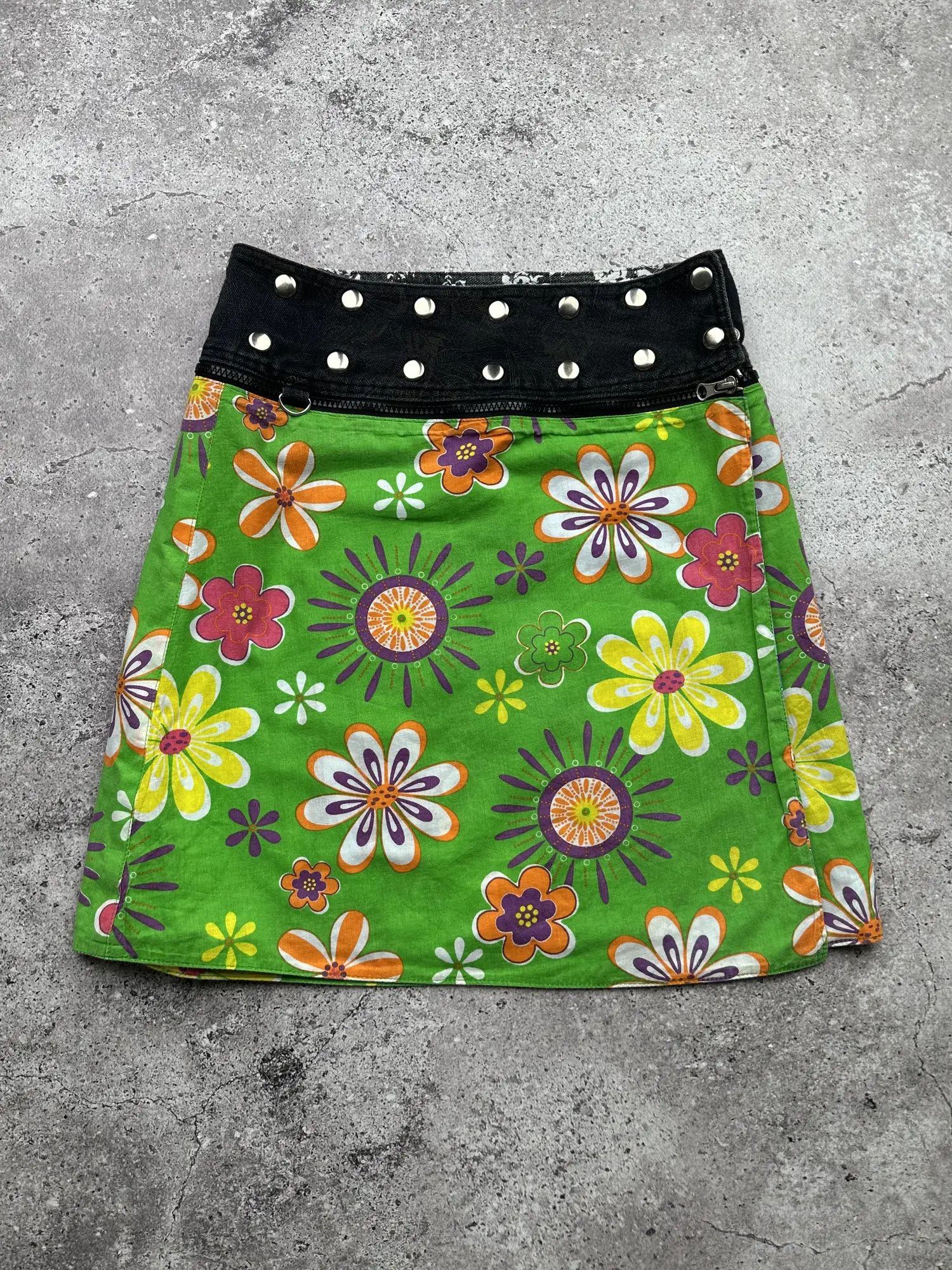 ozz on skull asymmetry design skirt
