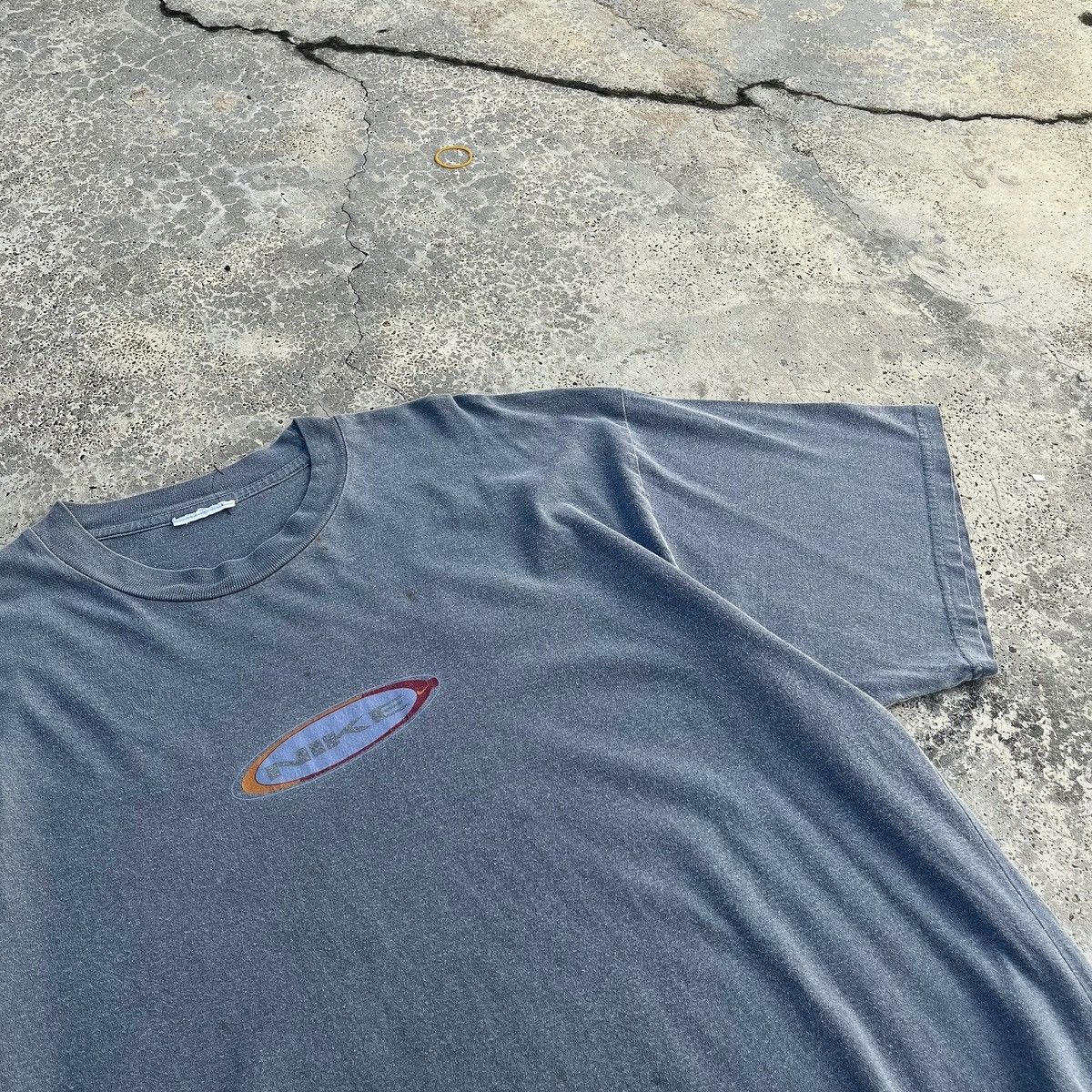 Nike Vintage 90s Nike Centre Oval Swoosh Nice Graphic Tee Rare Size US XL / EU 56 / 4 - 4 Thumbnail