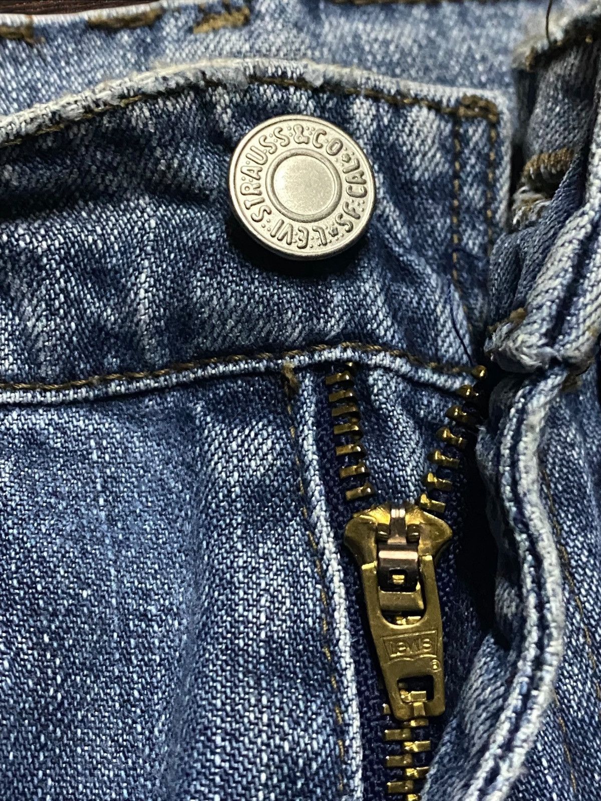 Levi's Vintage Levis 509 Japan White Tab Distressed Loose Jeans Size US 26 / EU 42 - 7 Thumbnail