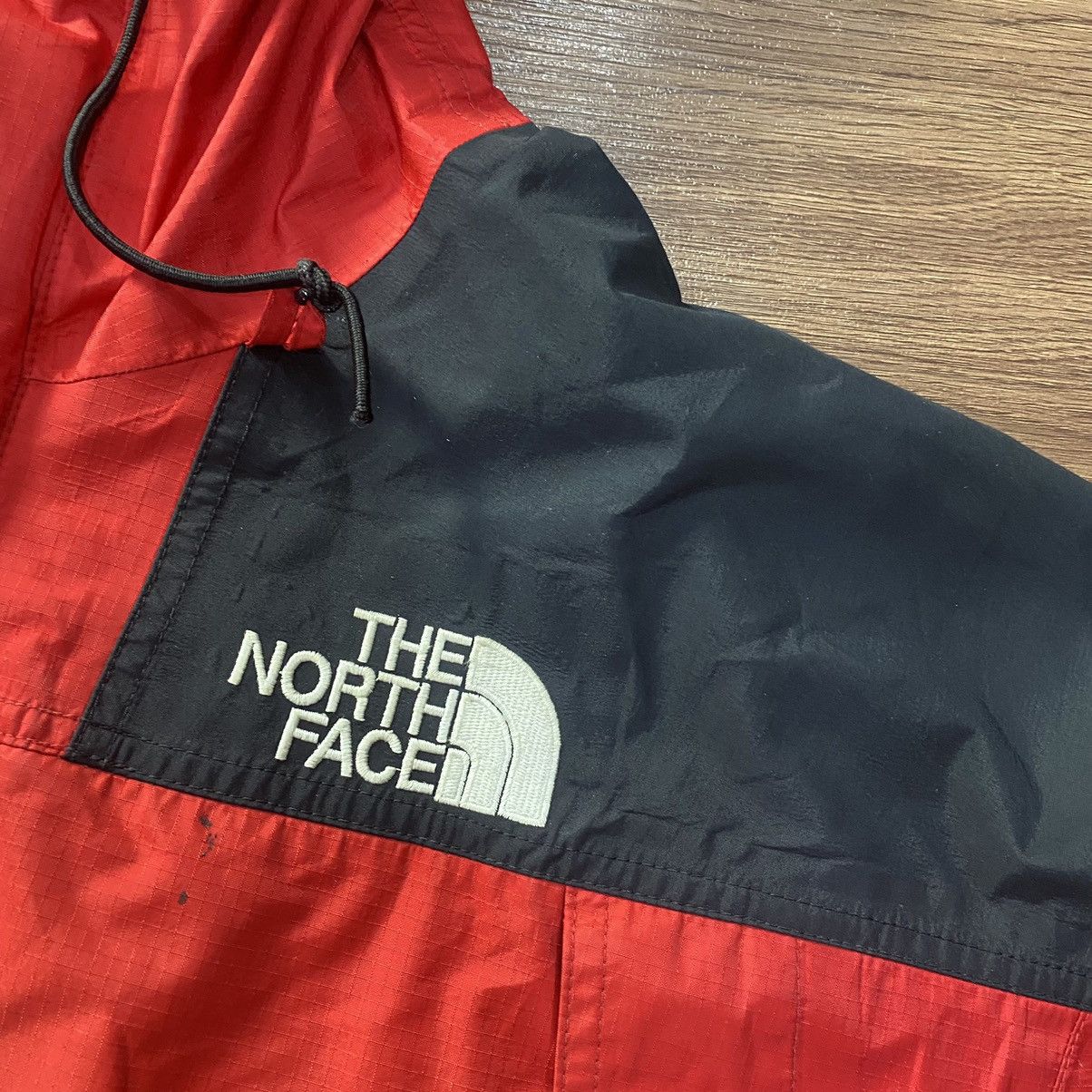 The North Face Vintage 90’s The North Face Gore-Tex Mountain Light Jacket Size US L / EU 52-54 / 3 - 7 Thumbnail