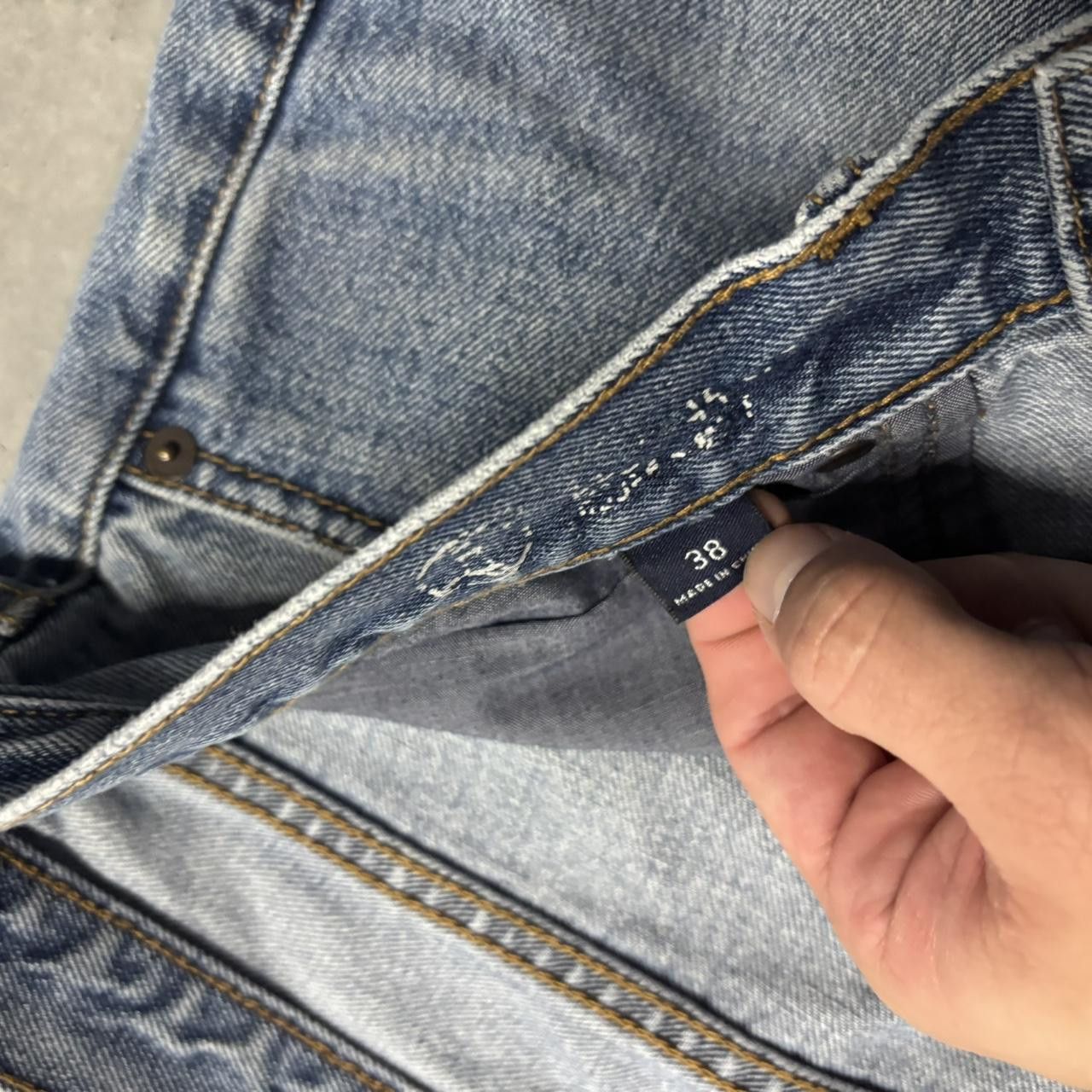 Japanese Brand × Vintage Crazy Vintage Y2K/2000s Faded Medium Wash Essential Denim Jeans! Size US 38 / EU 54 - 8 Thumbnail