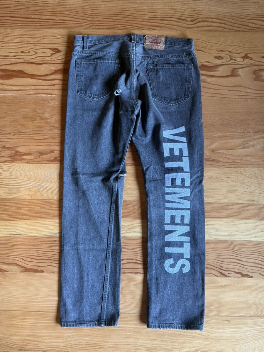 Vetements Vetements embroidered denim Size US 32 / EU 48 - 1 Thumbnail
